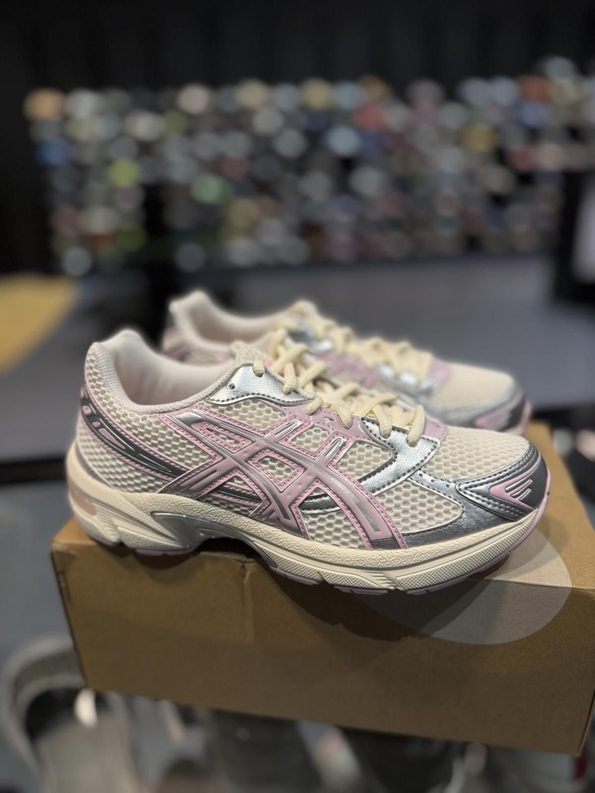 Asics Size 7W/5:5M - ASICS GEL-1130 Cream/Barely Rose Size US 7 / IT 37 - 5 Thumbnail
