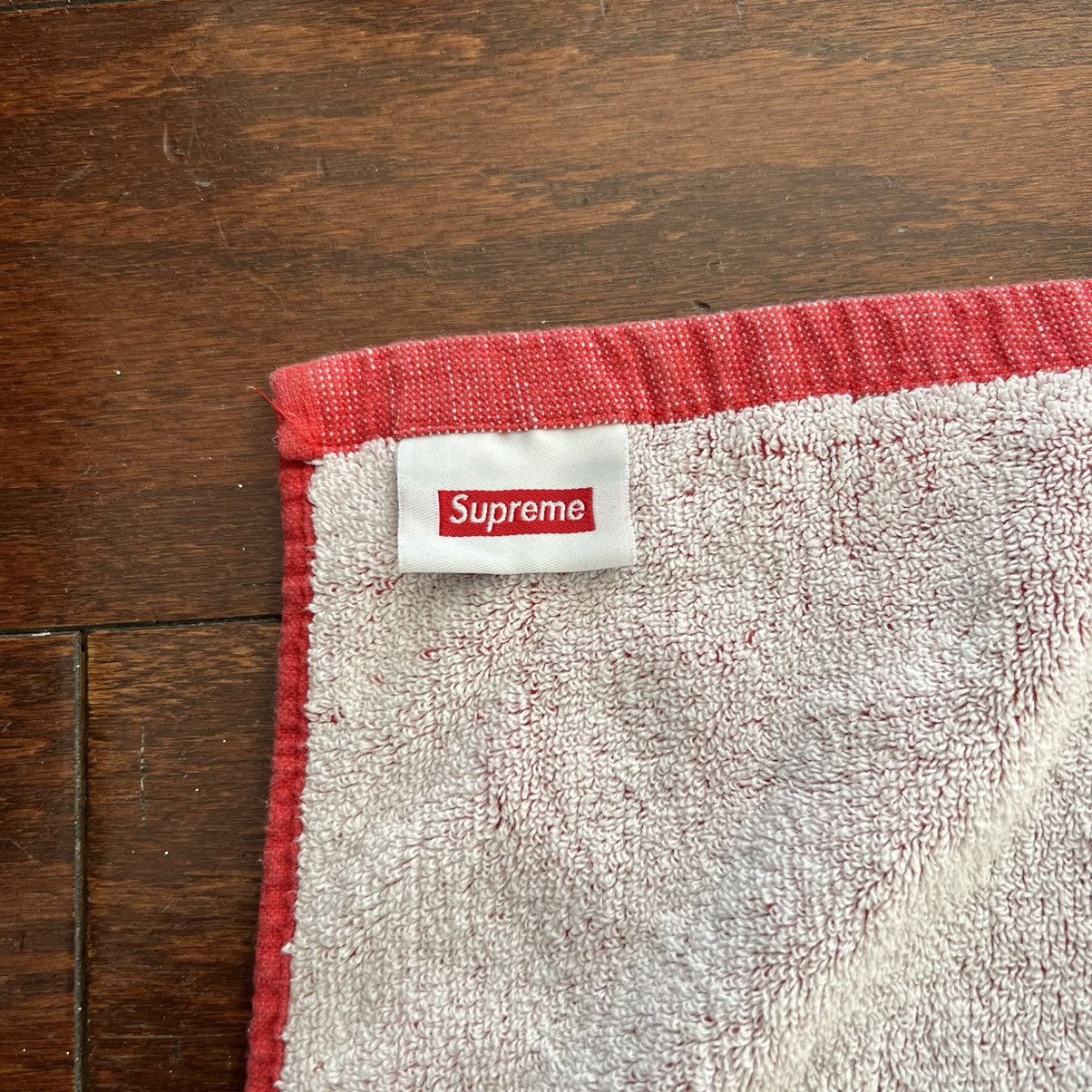 Supreme Tonal Logo Towel Red - SS23 - US