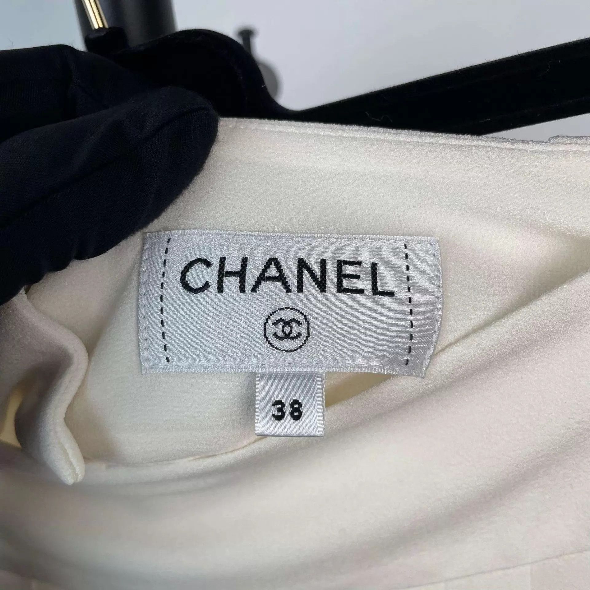 Chanel Chanel 25S White Silk Pleated Skirt 38 (98 New) Size 27" / US 4 / IT 40 - 5 Thumbnail