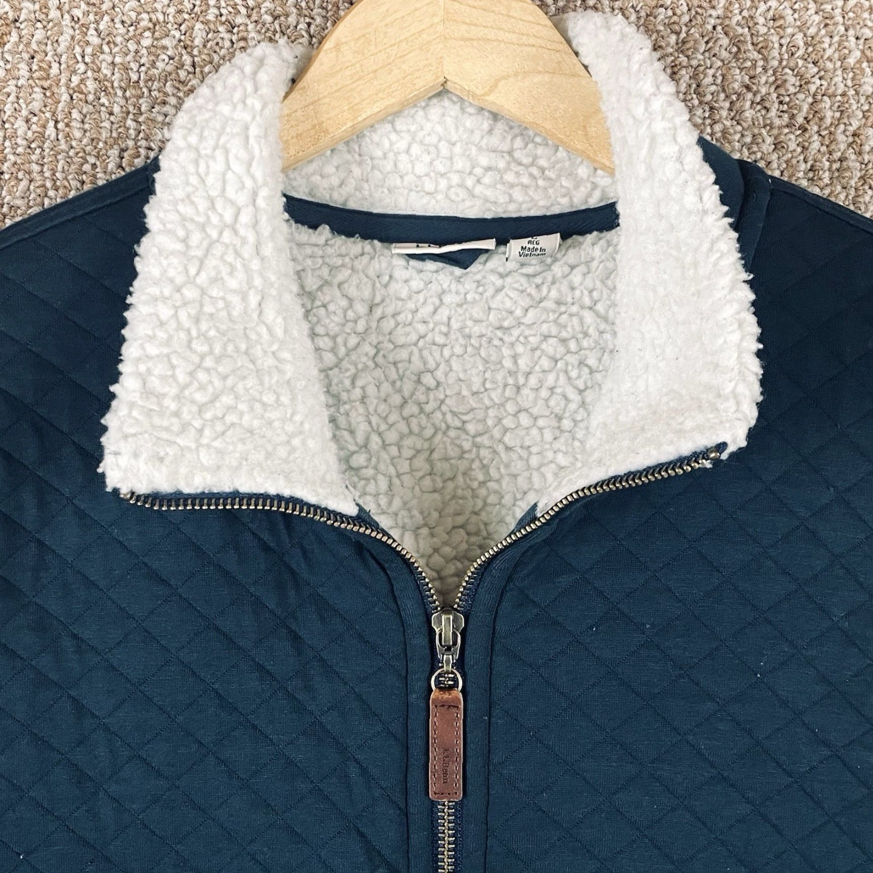 Vintage LL Bean Jacket Womens L Green Sherpa Lined Quilted Barn Chore Outdoor 515083 Zip Pocket Regular Womens Jacket Size L / US 10 / IT 46 - 3 Thumbnail