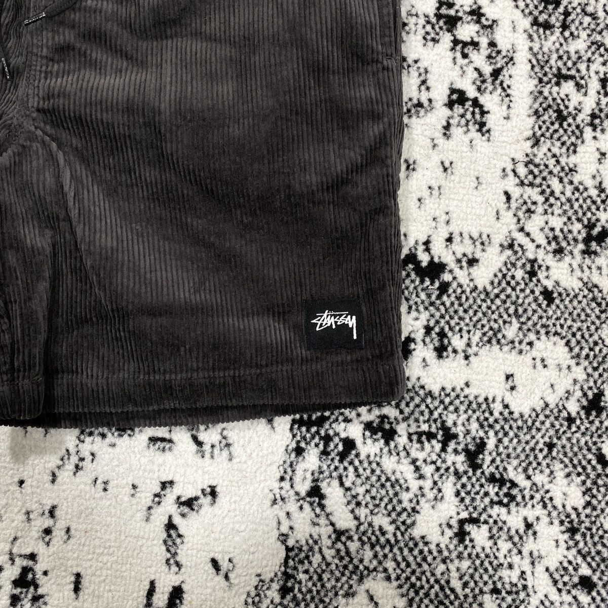 Stussy STUSSY BOX LOGO CORDUROY SHORTS IN CHARCOAL - 32 Size US 32 / EU 48 - 2 Thumbnail