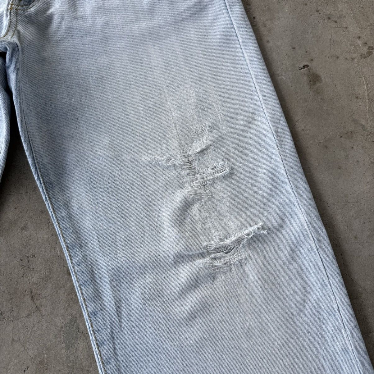 Japanese Brand Vintage Japanese Brand Light Wash Blue Ripped Denim Jean. Size US 35 - 4 Thumbnail