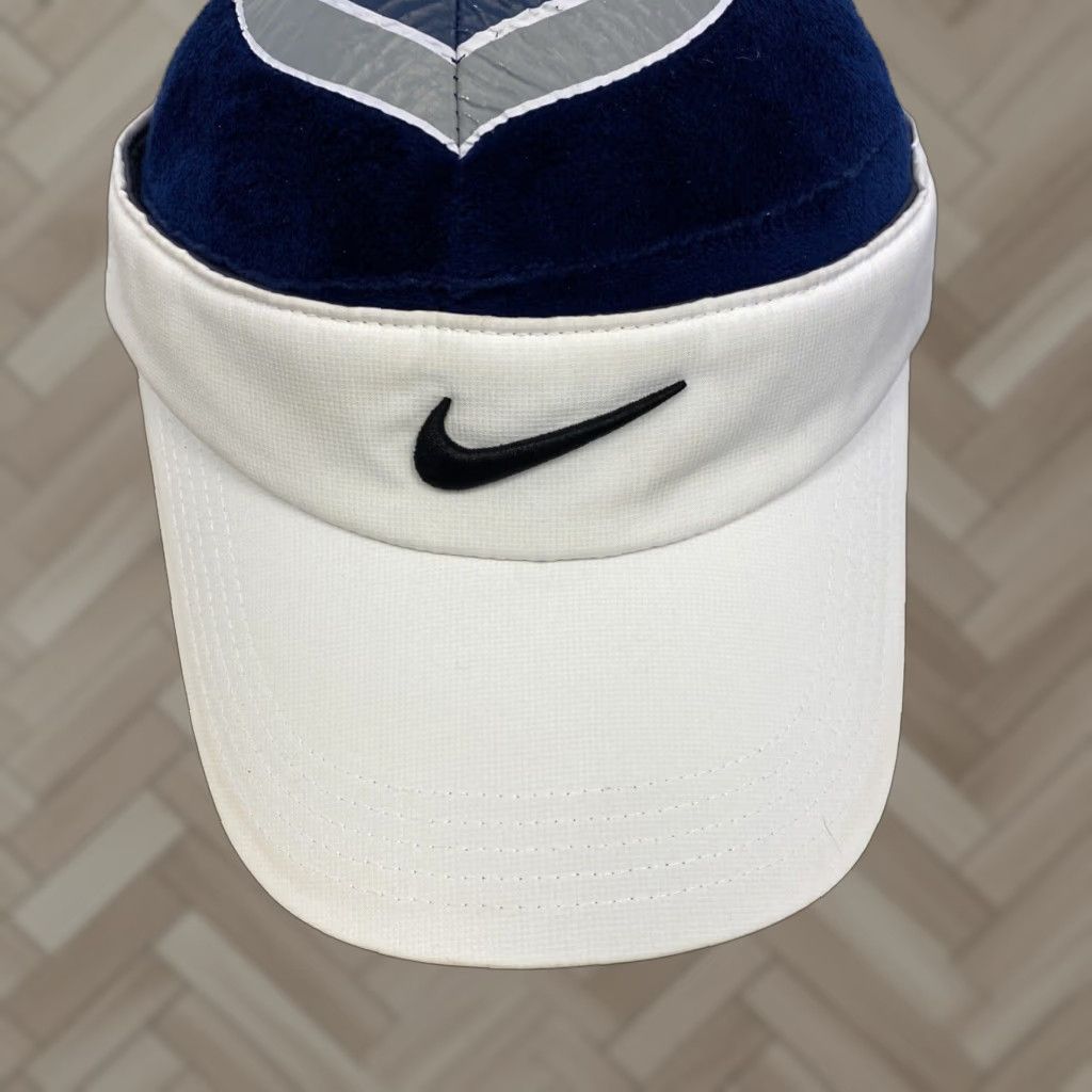 Nike Nike Visor Sun Fit White Swoosh Adjustable Unisex Adults Size White 261 Visor Size ONE SIZE - 1 Thumbnail
