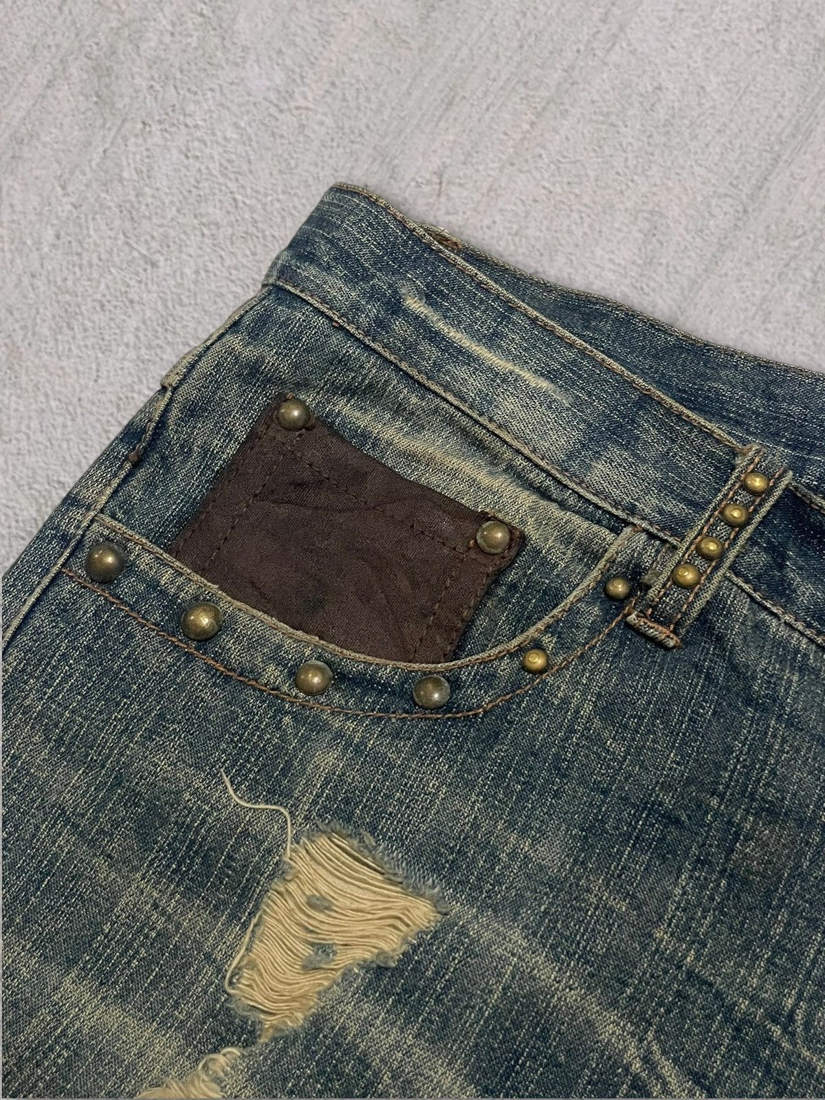 LOWBOX Vintage Lowbox Bondage Rivet Distressed Mudwash Flare Jeans Size US 32 / EU 48 - 11 Thumbnail
