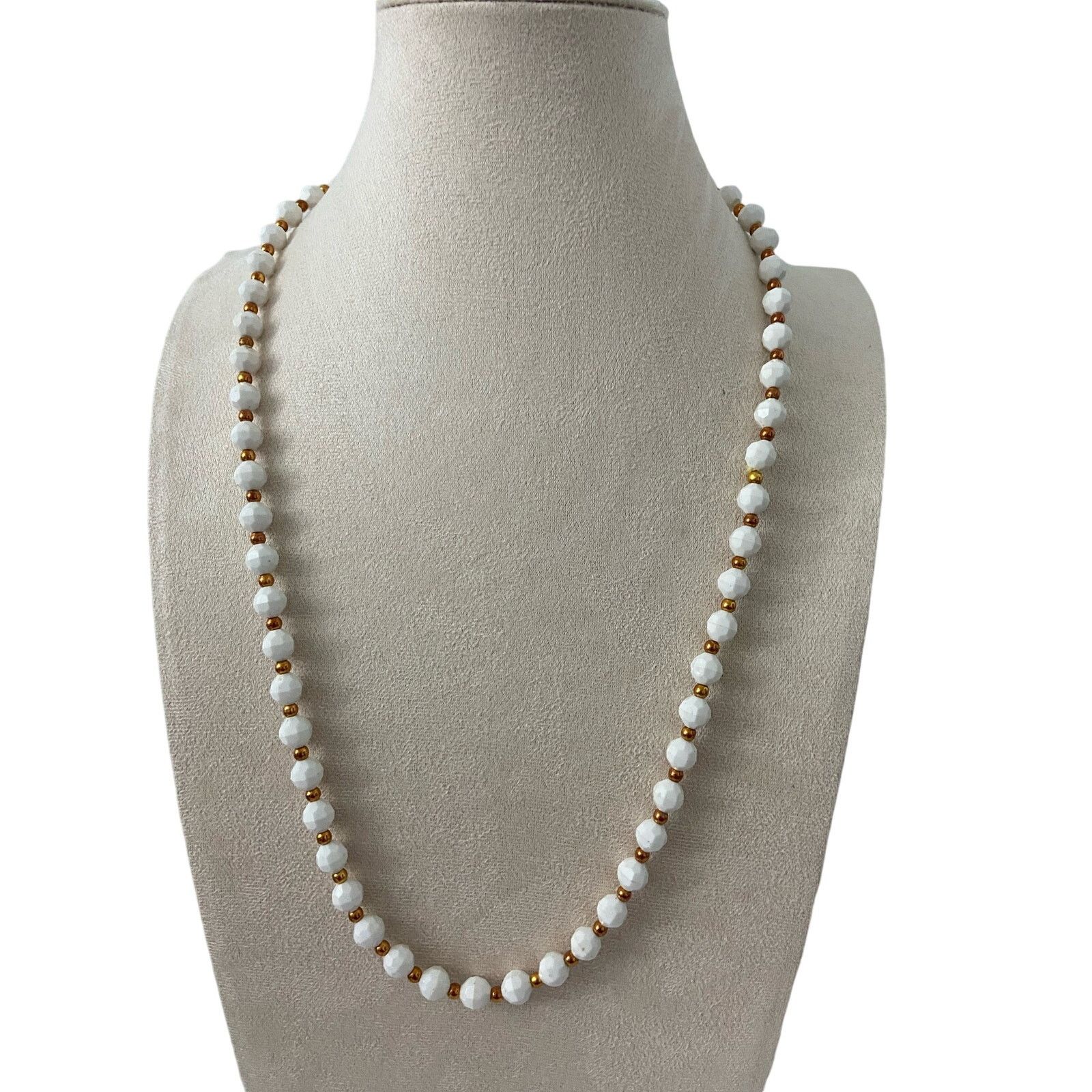 Handmade white bead necklace Size ONE SIZE - 1 Thumbnail