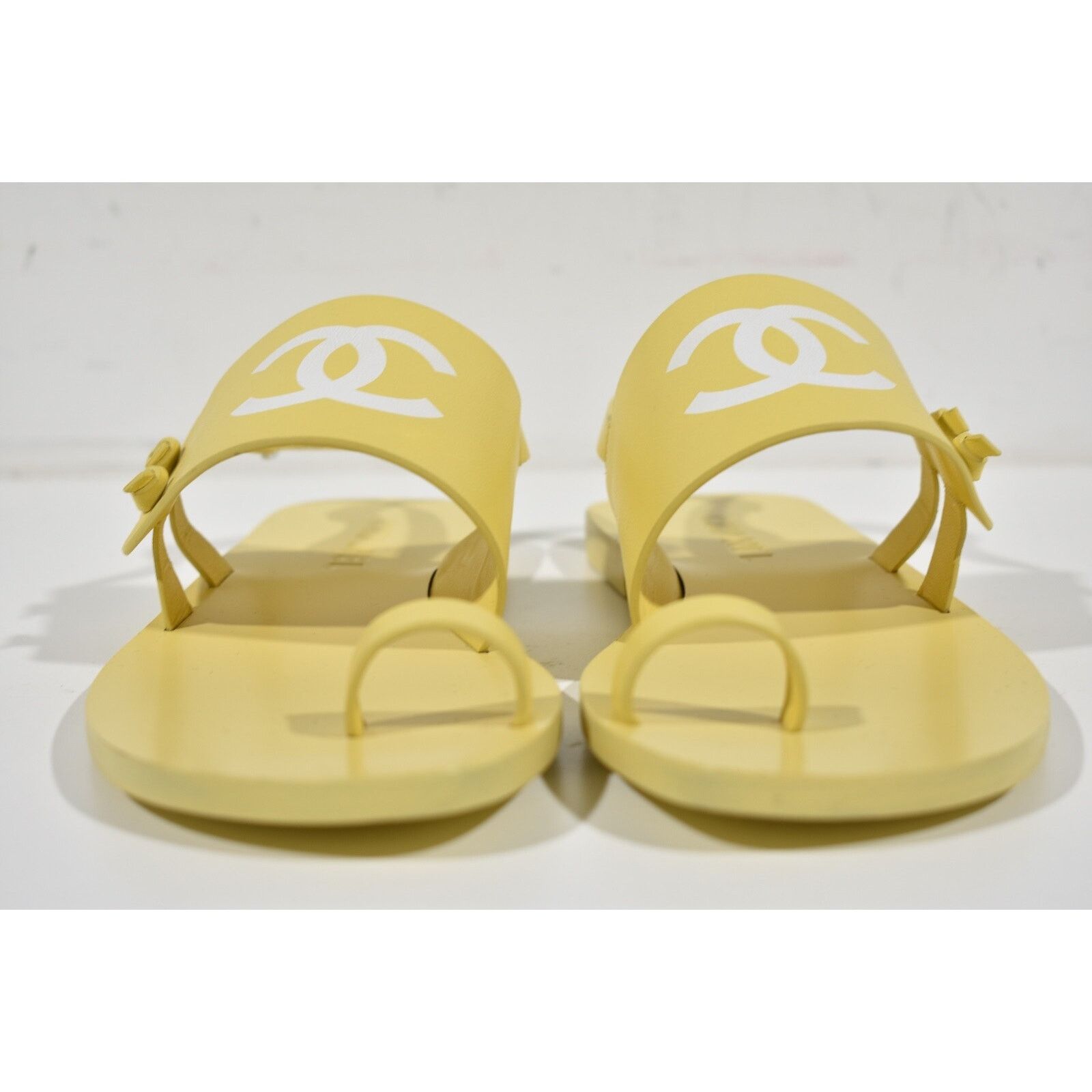 Chanel Chanel 21P Be CC Thong Yellow Leather White Logo Toe Size US 8.5 / IT 38.5 - 5 Thumbnail