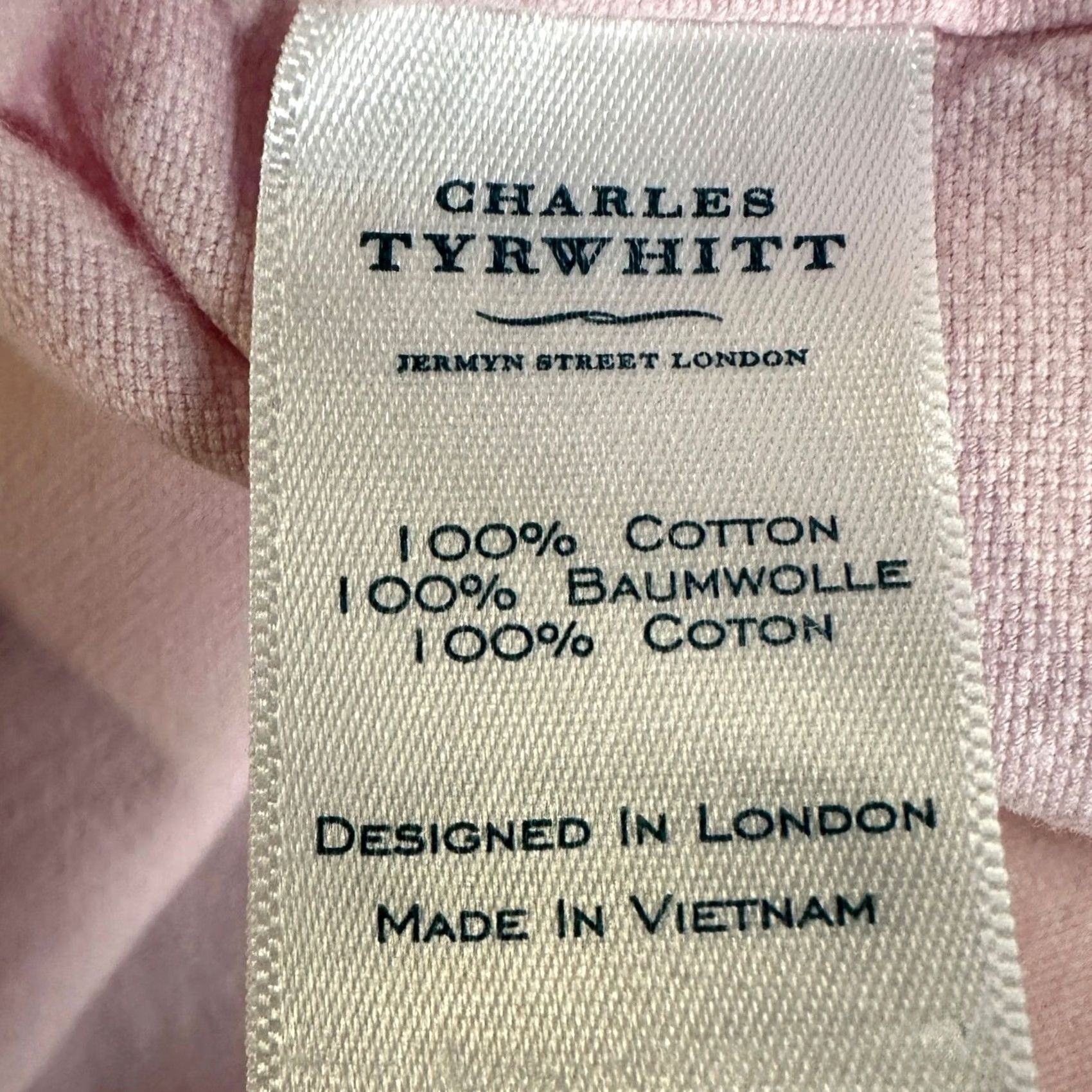 Charles Tyrwhitt Charles Tyrwhitt Mens Medium Classic Fit Shirt Pink Button Down Long Sleeve Pocket EUC Size US M / EU 48-50 / 2 - 5 Thumbnail