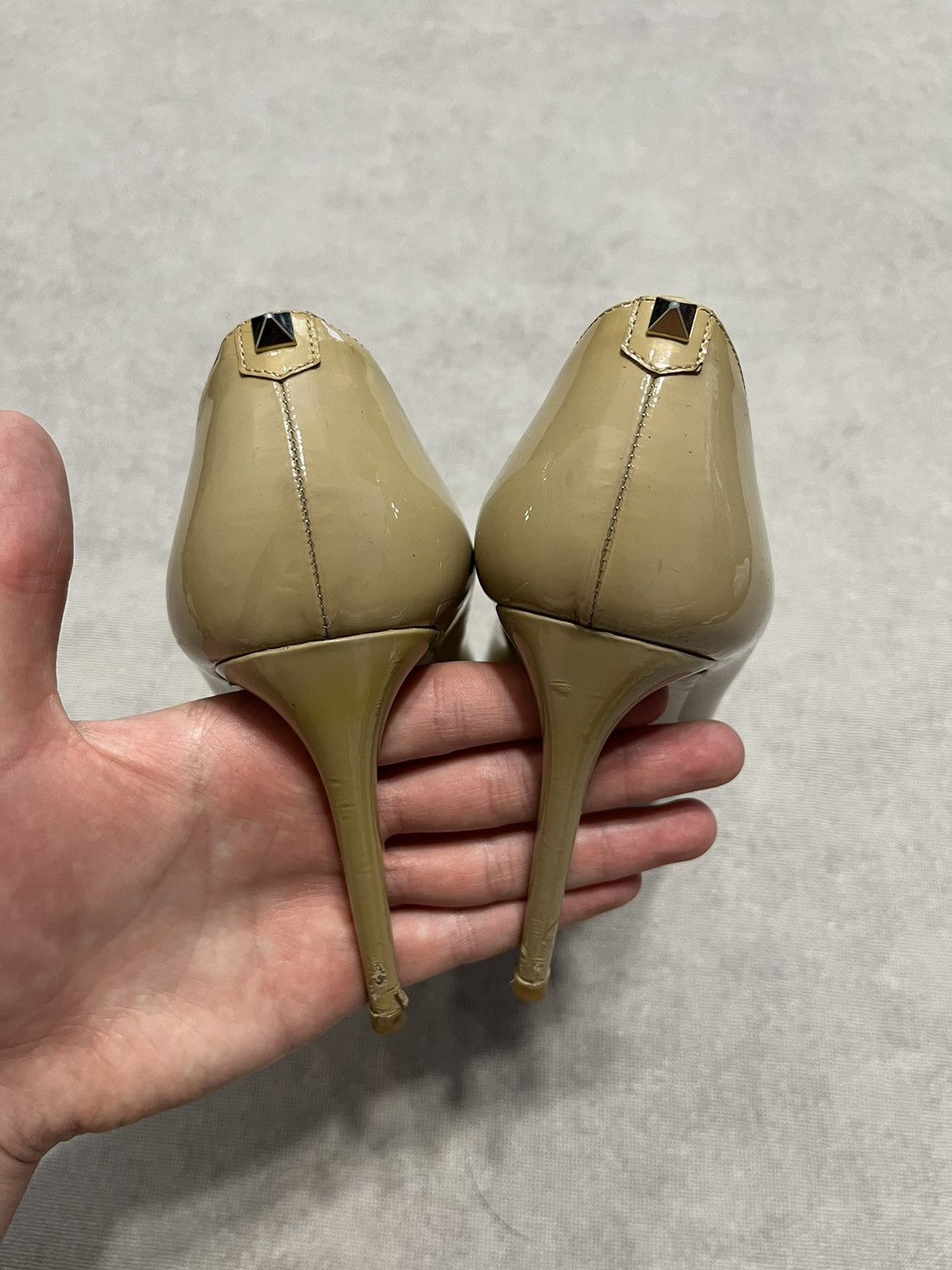 Valentino Valentino Womens Pump Heels Beige Vintage Shoes Sz 39.5 Size US 8.5 / IT 38.5 - 13 Thumbnail