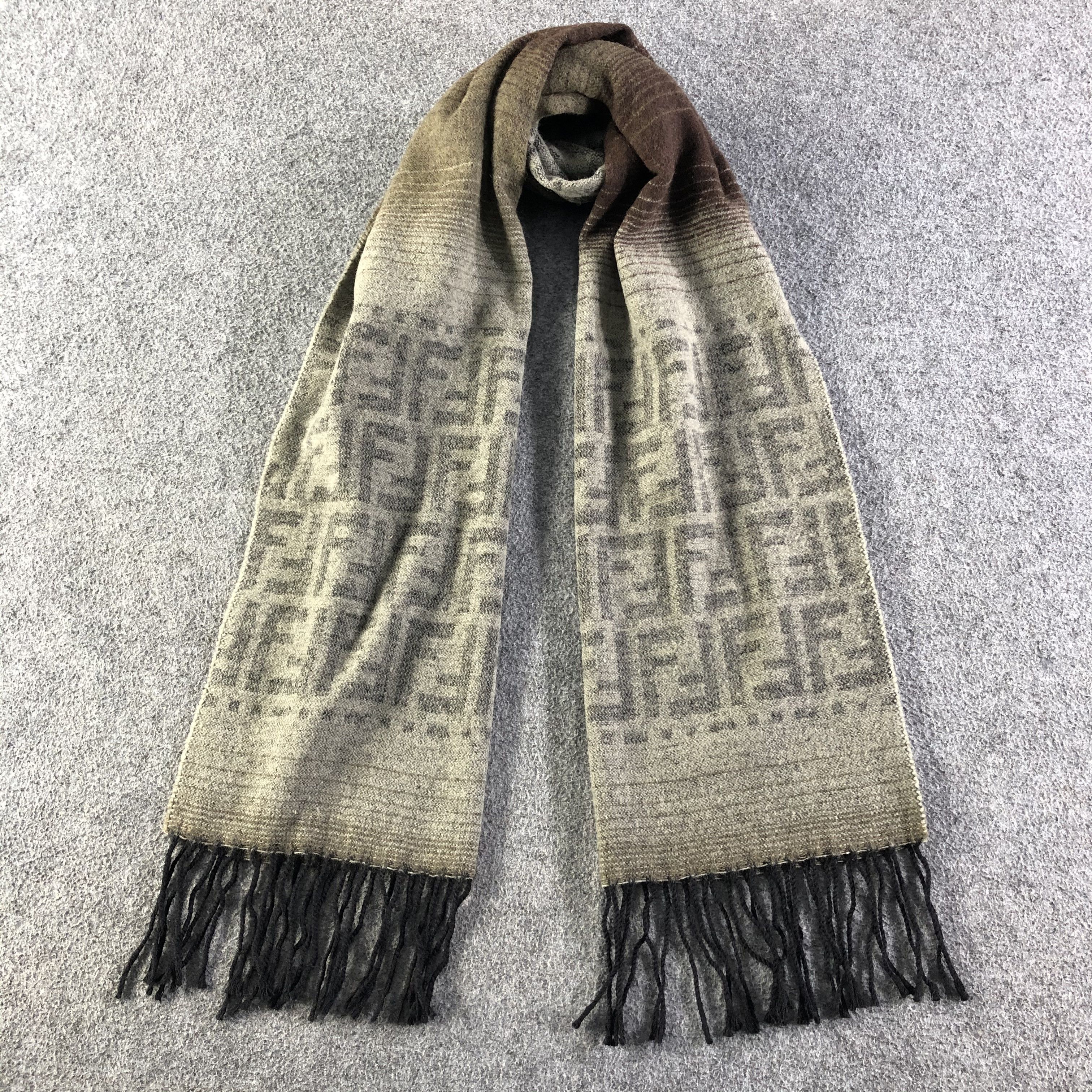 Vintage Fendi Scarf / Muffler / Neckwear P446 Size ONE SIZE - 1 Thumbnail