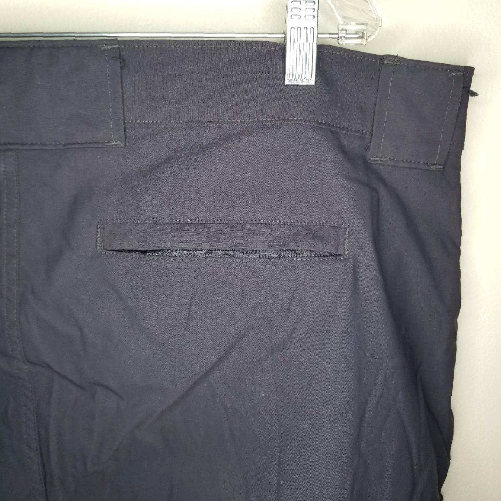 Eddie Bauer Eddie Bauer Cargo Shorts Men Size 40 Gray Stretchy Mens Size US 40 / EU 56 - 6 Thumbnail