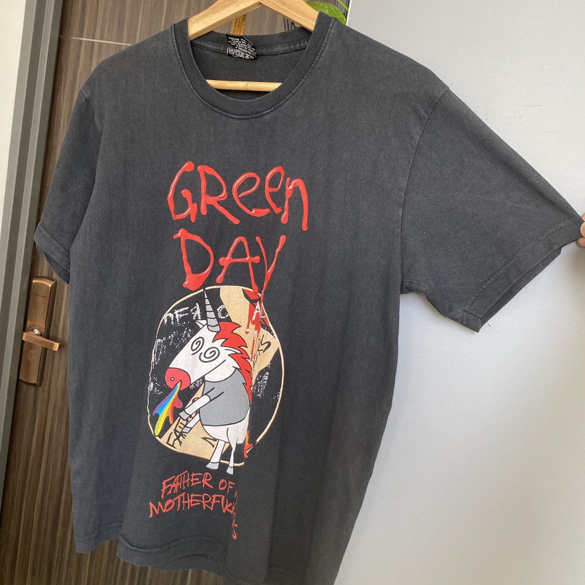 Band Tees Thrashed Faded Green Day Promo Boot ERD GRUNGE TSHIRT Size US M / EU 48-50 / 2 - 3 Thumbnail