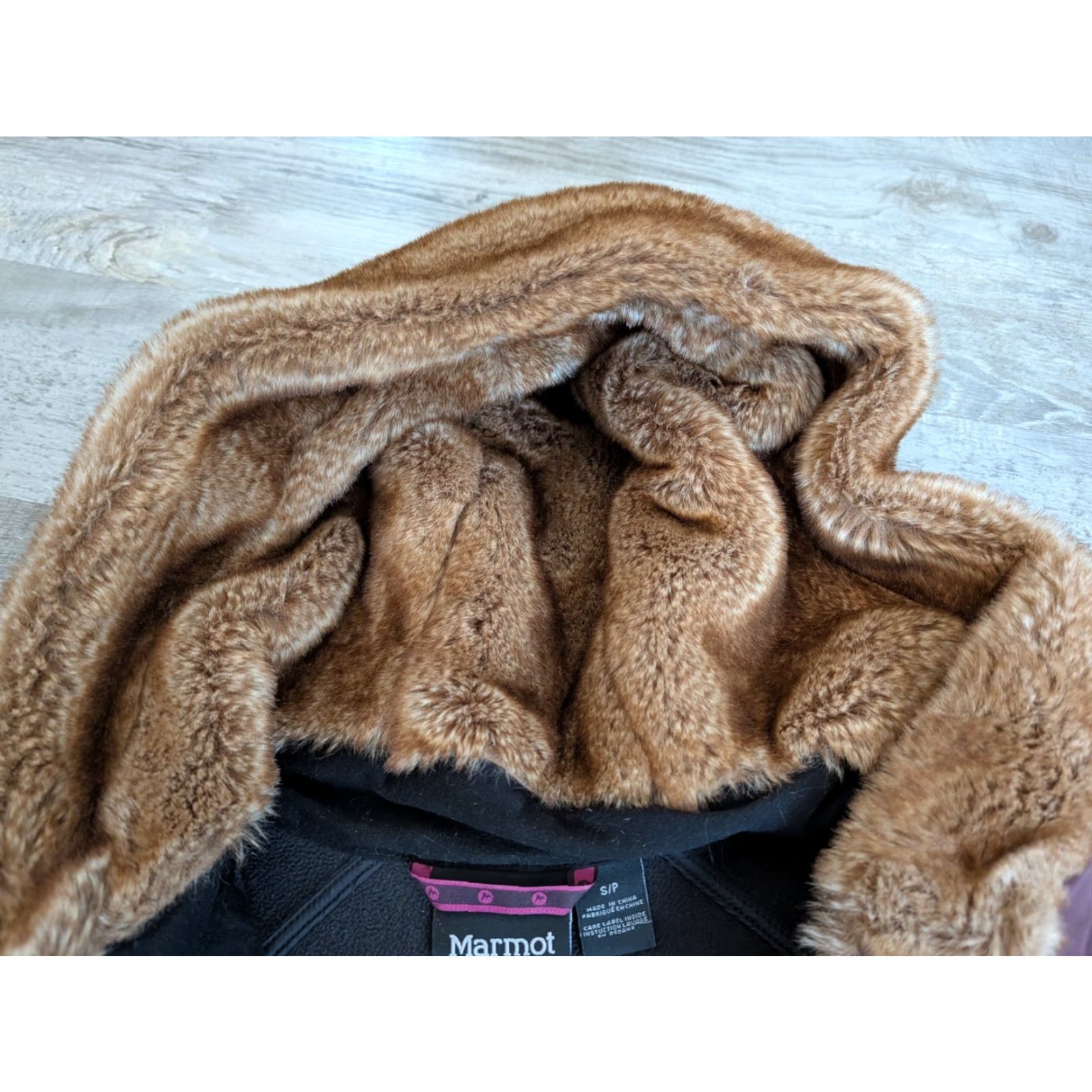 Marmot MARMOT Women's Small Maroon Zip Up Faux Fur Hooded Light Winter Jacket Coat Size S / US 4 / IT 40 - 6 Thumbnail