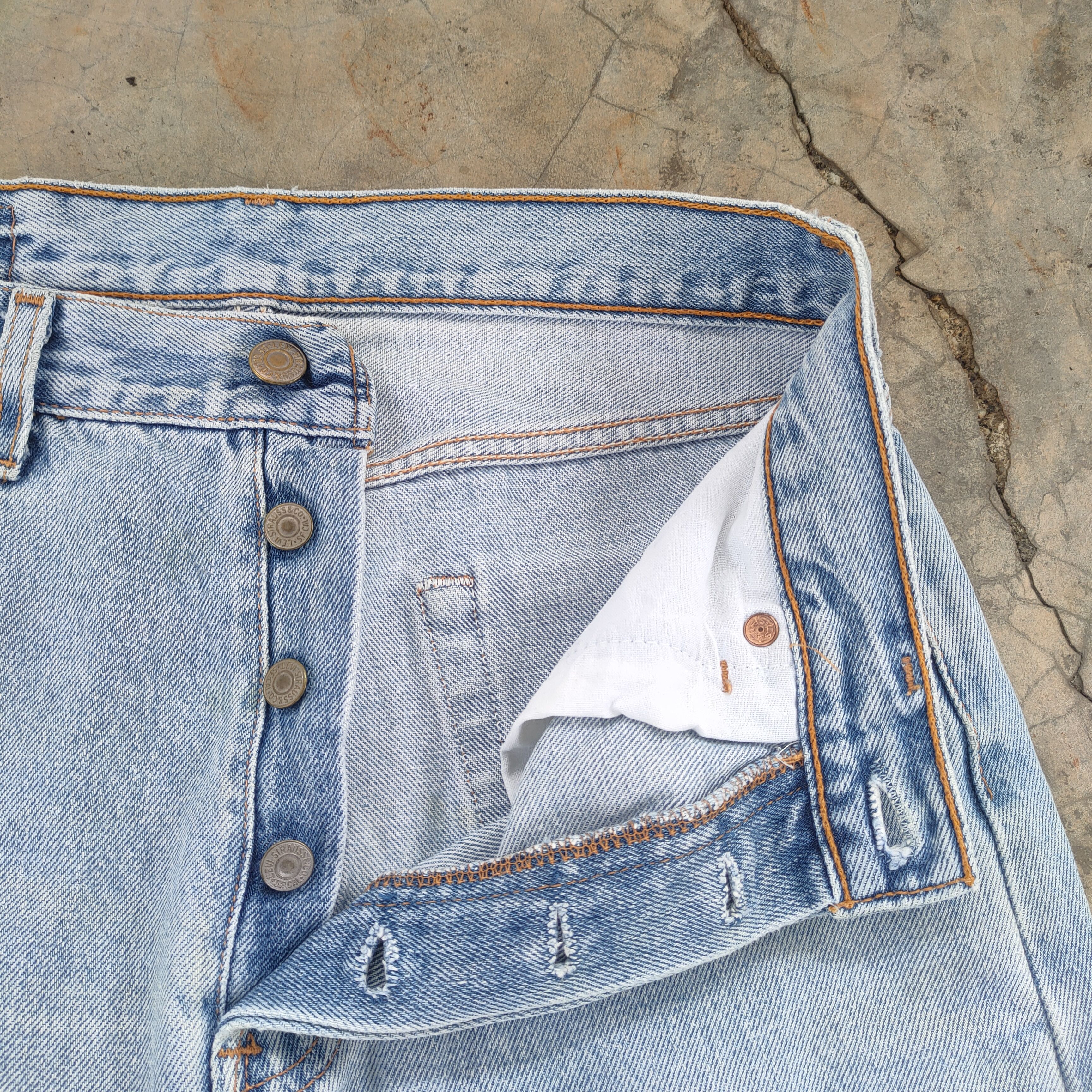 Jean × Levi's × Vintage VINTAGE LEVI'S 501 90' FADED WASH DISTRESSED JEANS PANTS Size US 29 - 6 Thumbnail