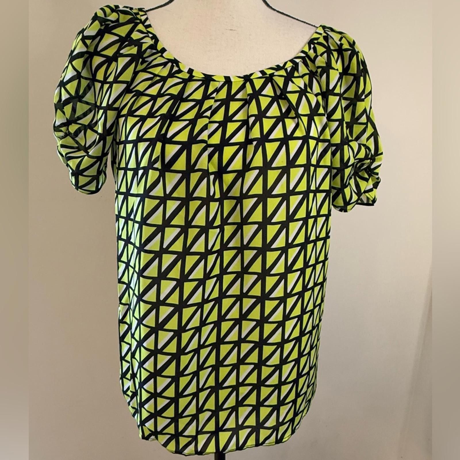 Other Kaari Blue bold top greenish yellow, black & white SZ XS Size XS / US 0-2 / IT 36-38 - 1 Thumbnail
