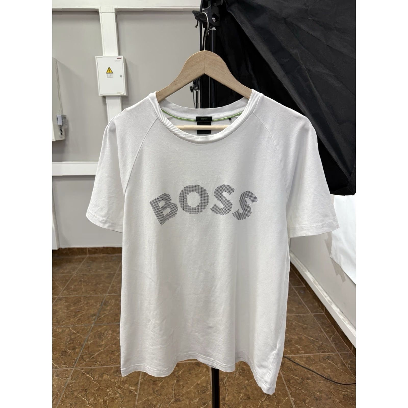 Hugo Boss HUGO BOSS T-Shirt Classic White Shirt Mens L Retro Rare Y2K 2000s Hype Luxury Vintage Size US L / EU 52-54 / 3 - 2 Thumbnail
