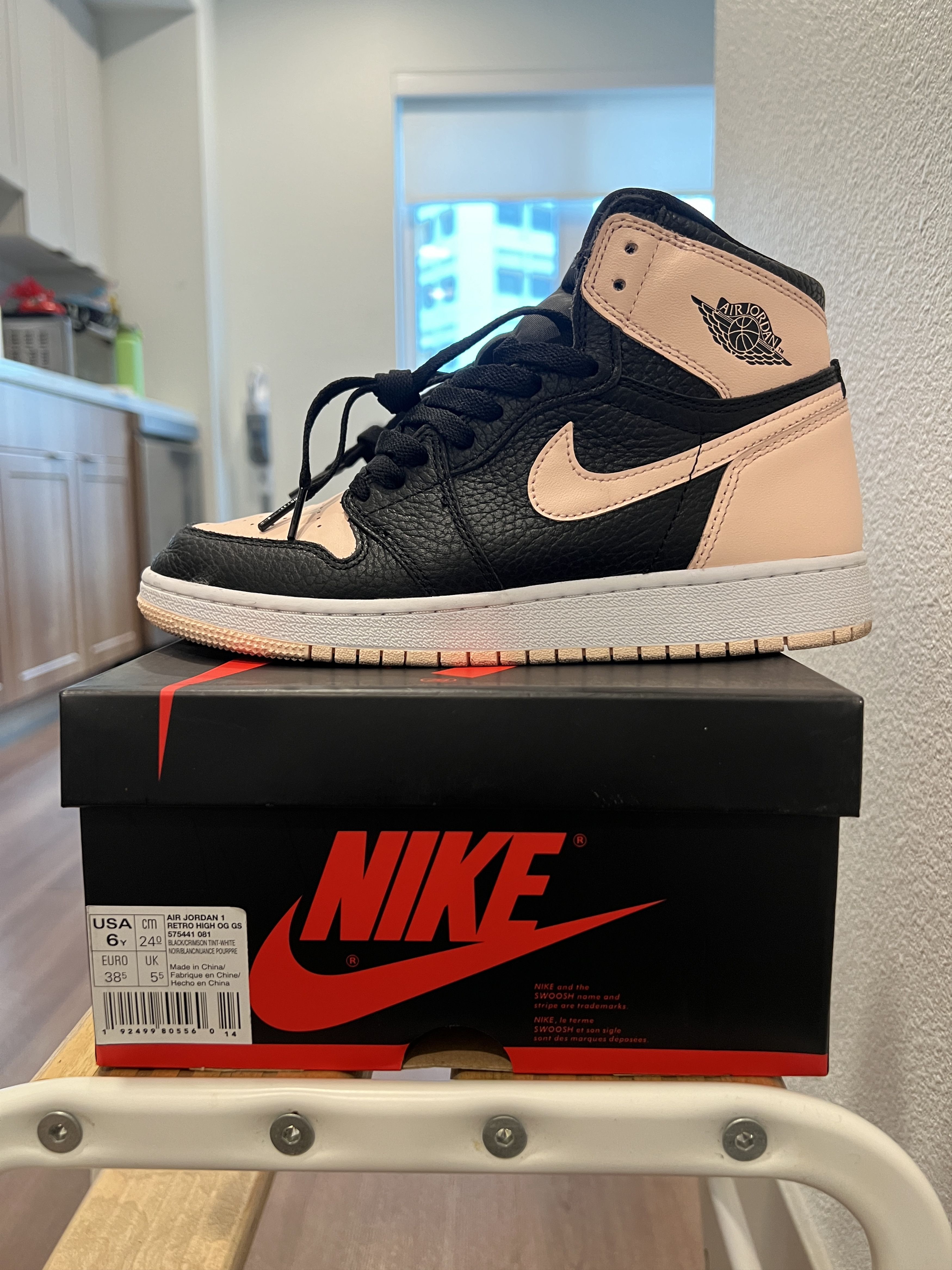 Jordan Brand Retro Air Jordan 1 "Crimson" Size US 6 / EU 39 - 4 Thumbnail