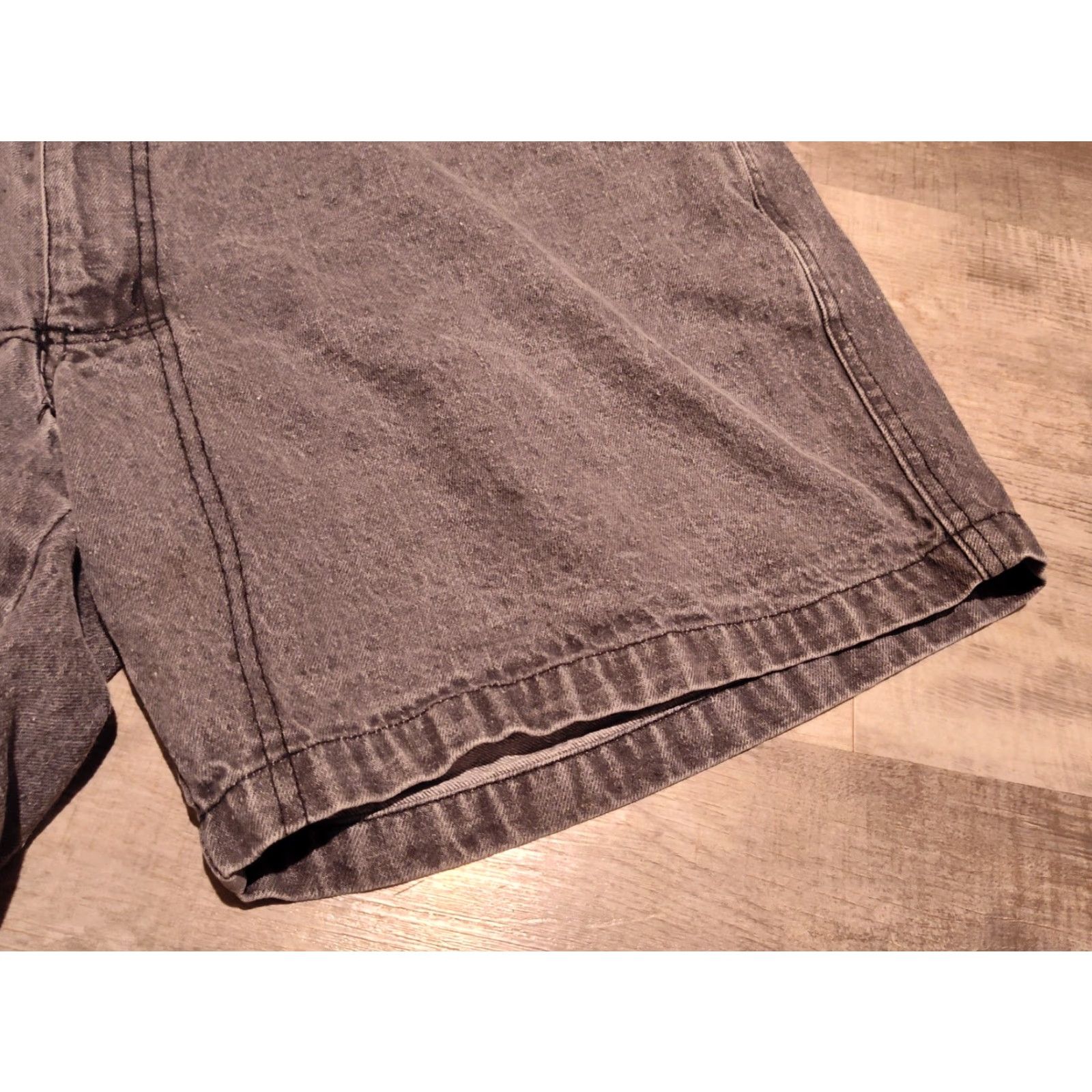 YOKE VINTAGE Grade A Jeans Men's Shorts Faded Black Denim Relaxed Fit 46 in 8-Inch Inseam Yoke 80s 90s Casual Workwear Size US 30 / EU 46 - 3 Thumbnail