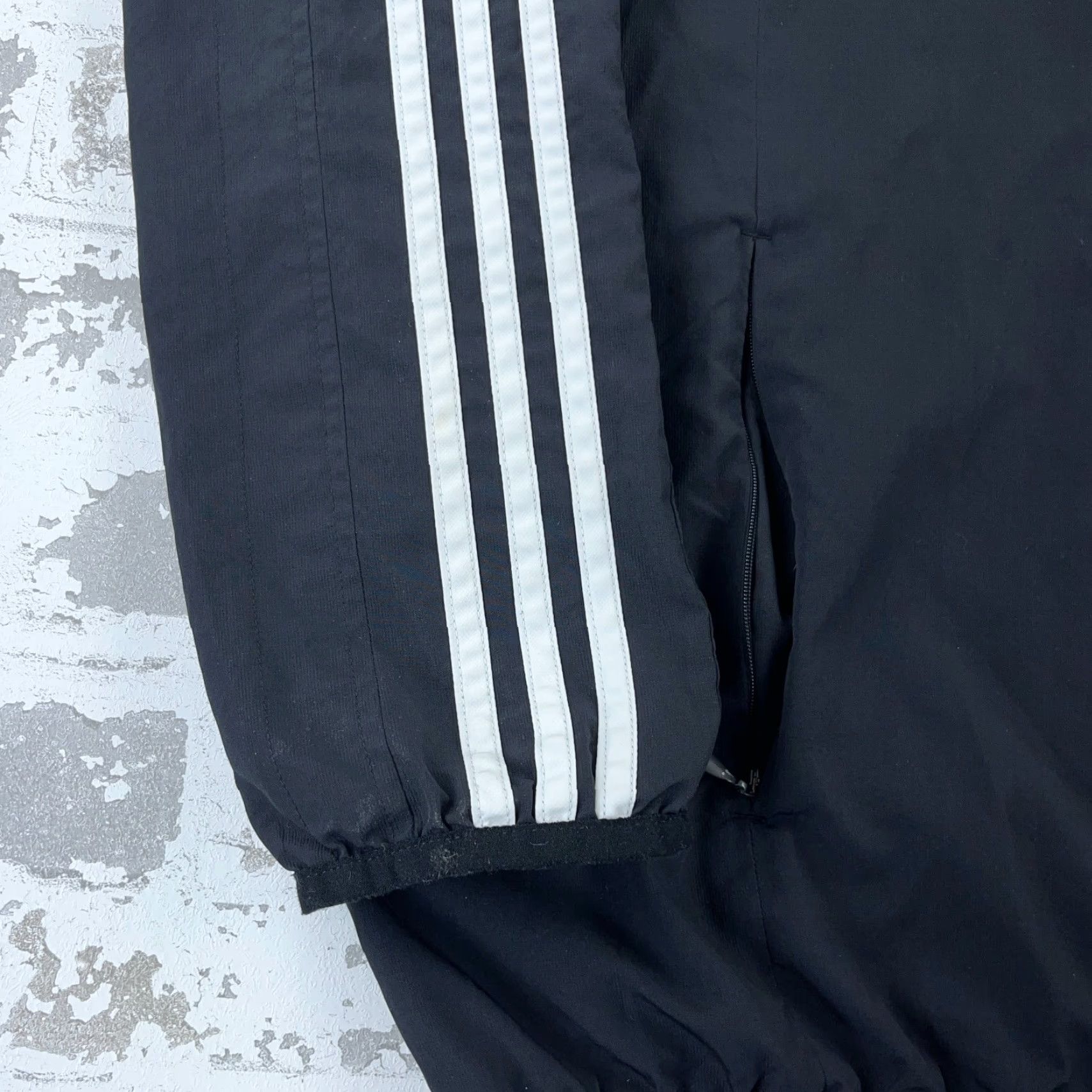 Adidas Adidas Windbreaker Jacket Men L Black White Full Zip Lightweight Breathable Pockets Classics Retro Sports Logo Hipster Track & Field Size US L / EU 52-54 / 3 - 3 Thumbnail