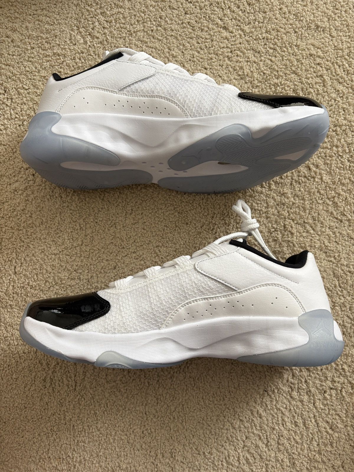 Jordan Brand Air Jordan 11 CMFT Low white/black Size US 10.5 / EU 43-44 - 1 Thumbnail