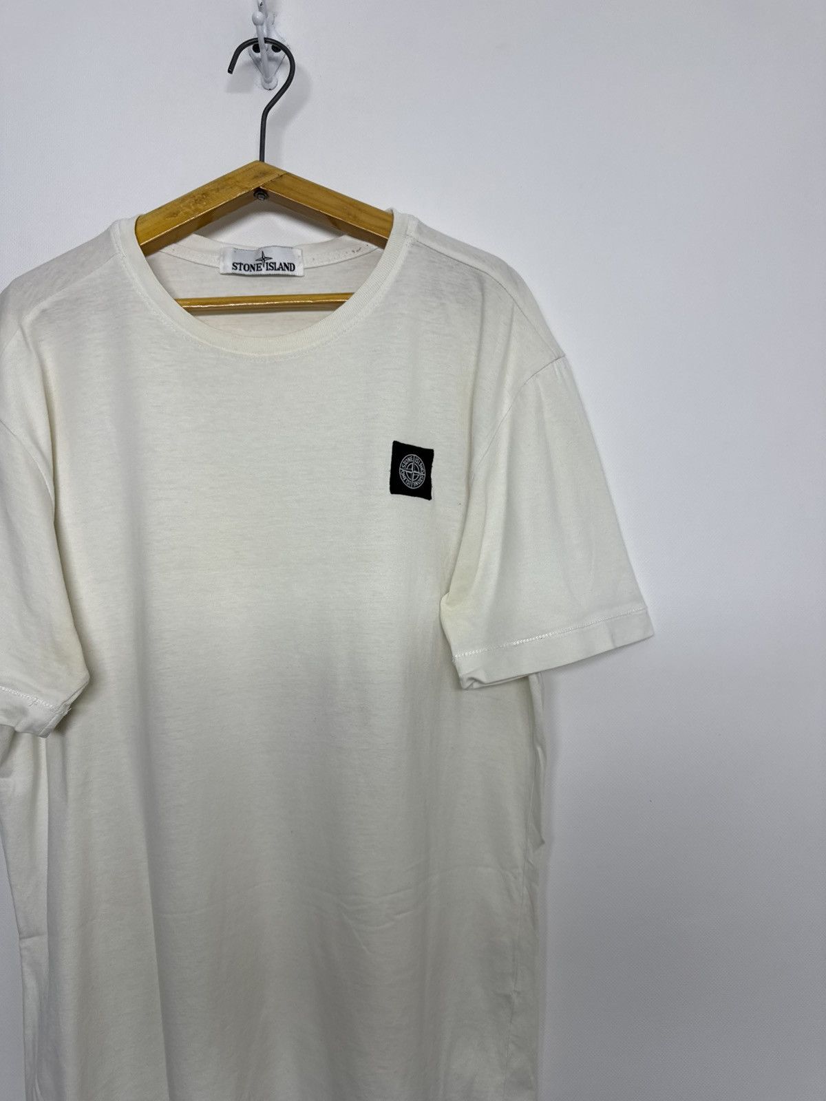 Stone Island Stone Island Mens T-Shirt Short Sleeve Logo Patch Casual Size US XL / EU 56 / 4 - 1 Thumbnail