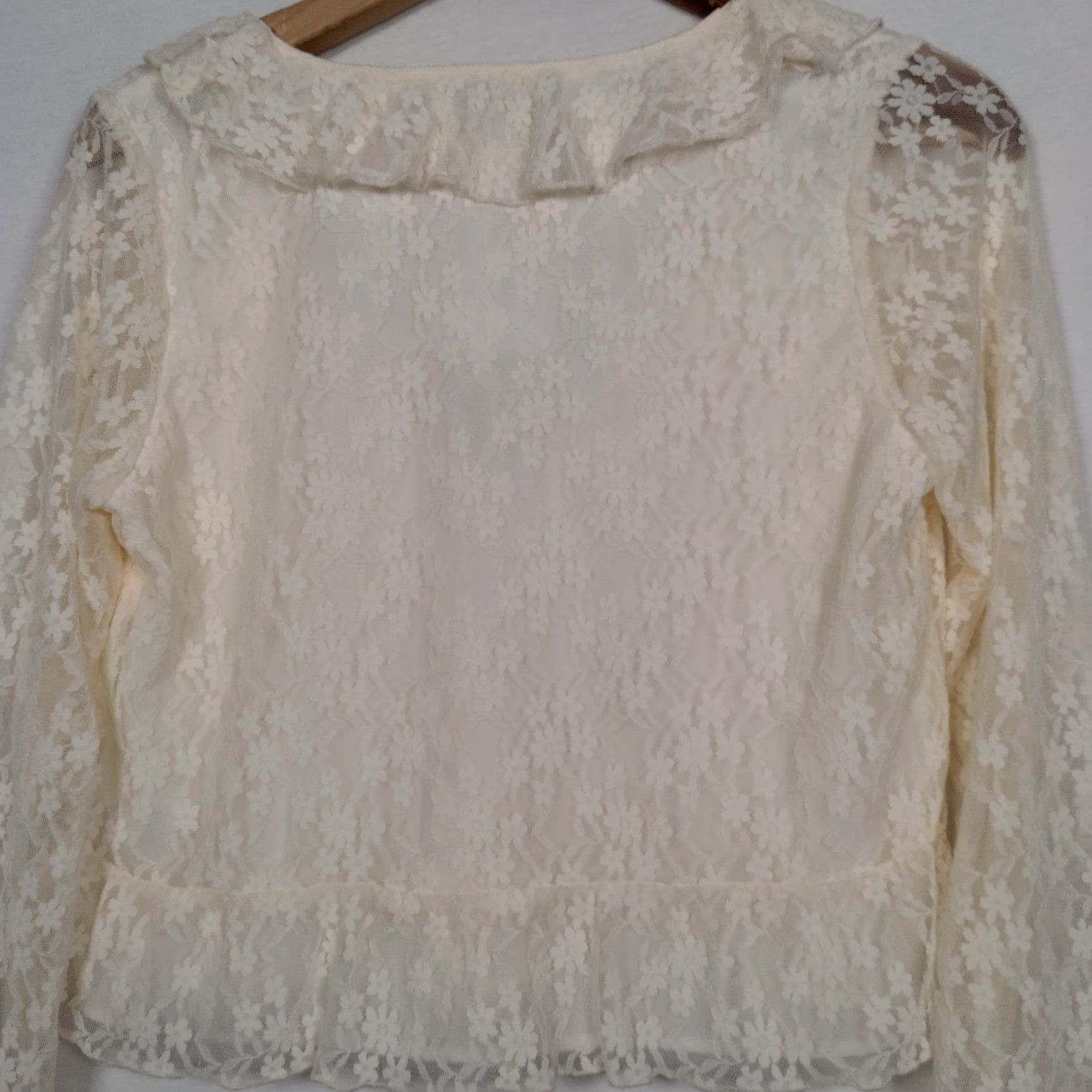 American Eagle Outfitters VINTAGE American Eagle Fairy Crop Blouse Women Small Lace Ruffled Floral Sheer Bell Sleeve Vintage Renaissance Spring Summer Fall Size S / US 4 / IT 40 - 3 Thumbnail