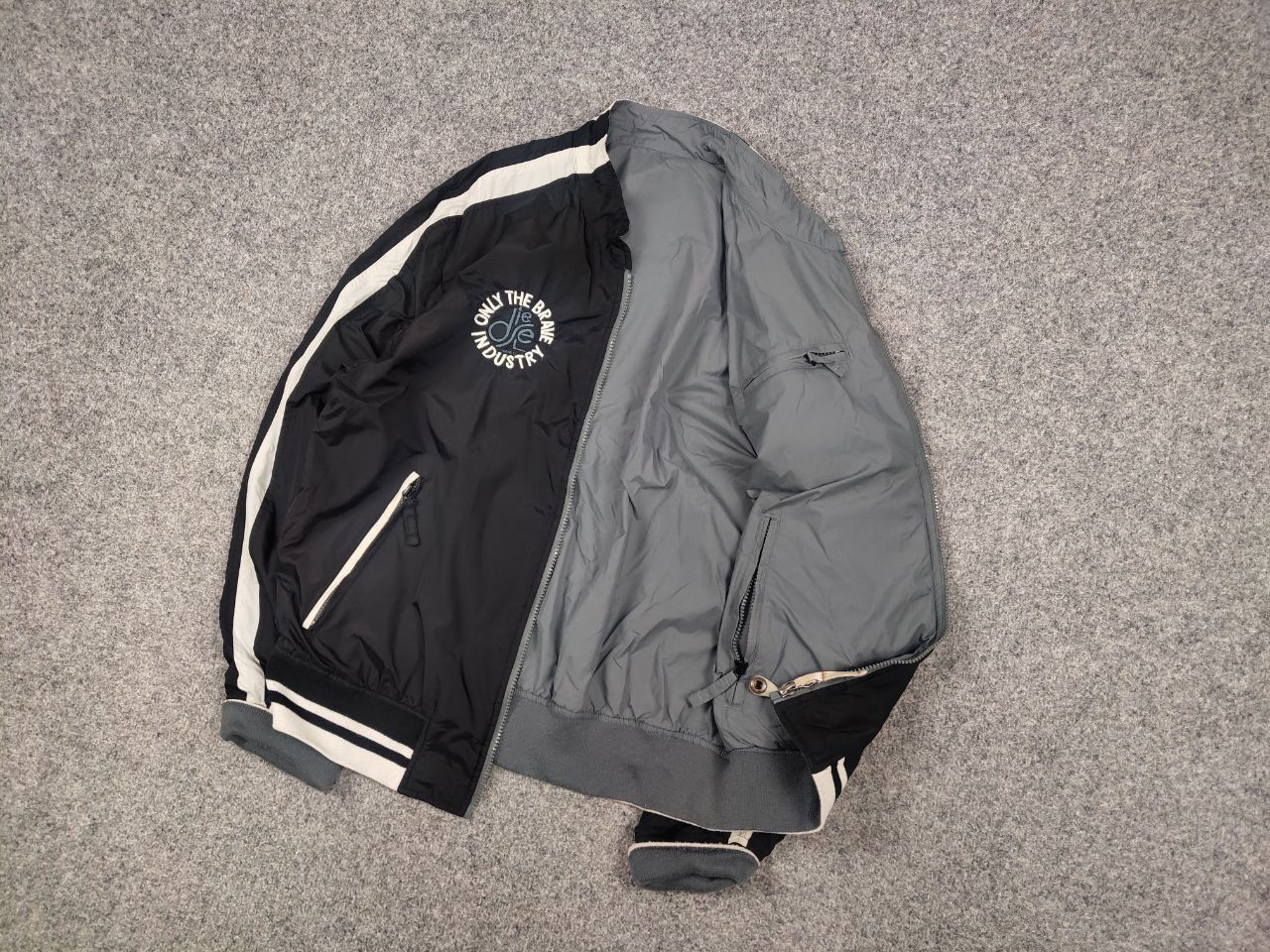 Diesel Vintage Y2K Diesel industry Logo Reversible Bomber Jacket Size US L / EU 52-54 / 3 - 3 Thumbnail