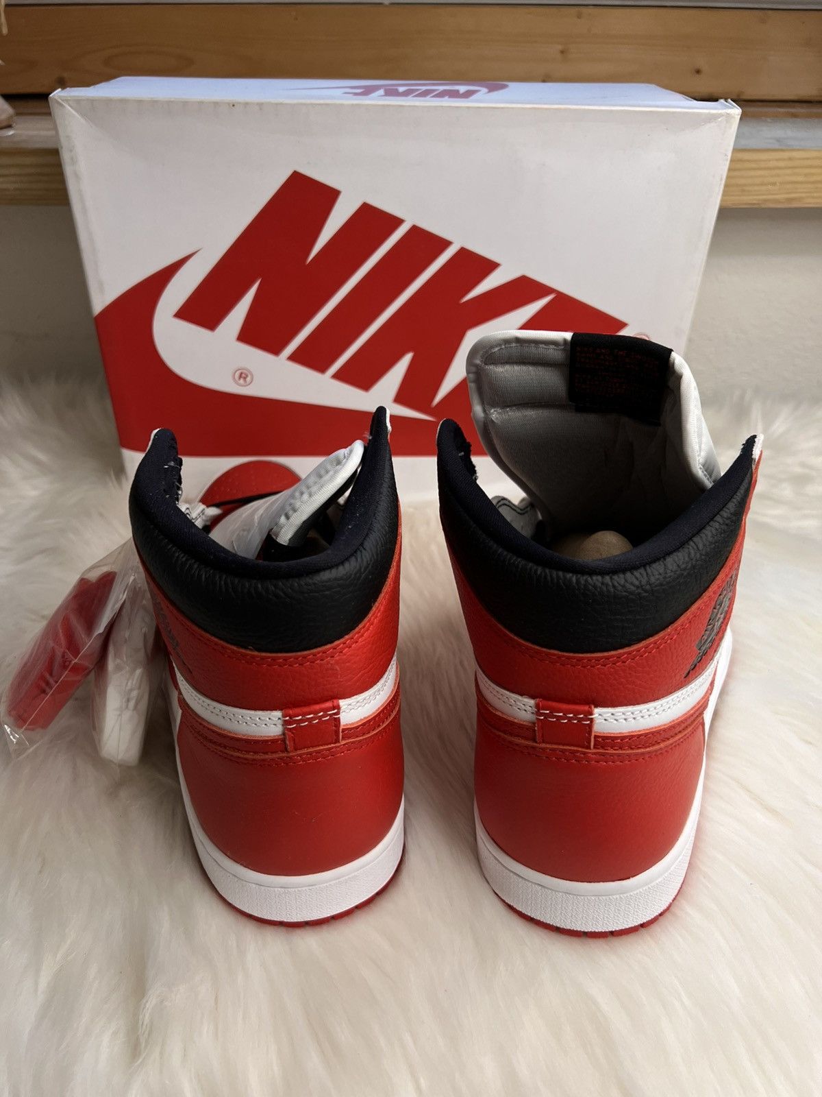 Jordan Brand JORDAN 1 Retro High OG "Heritage" with Defect Size US 10 / EU 43 - 5 Thumbnail