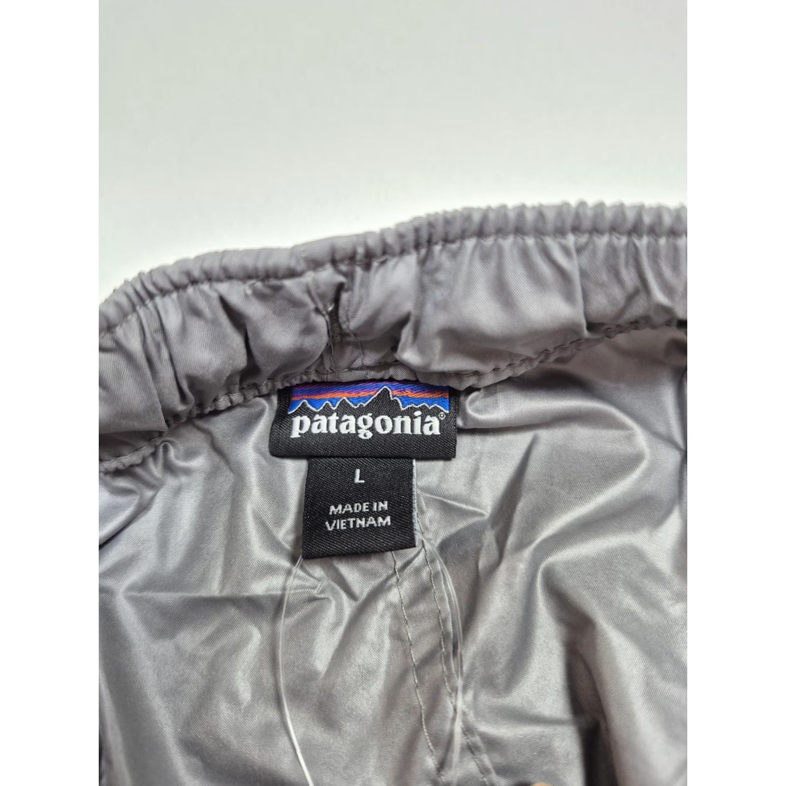 Patagonia Patagonia Bermuda Shorts Mens Large Gray 8" Pockets Trail Hike Casual Nylon Lightweight Drawstring Pocket Logo Summer | Mens | Gray | 8" inseam Size US 33 - 5 Thumbnail