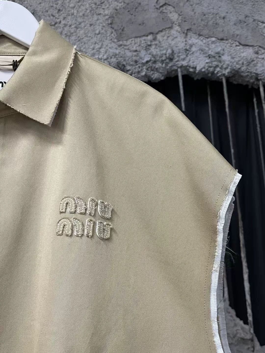 Miu Miu MiuMiu Khaki Patch Distressed Sleeveless Vest Size US S / EU 44-46 / 1 - 5 Thumbnail