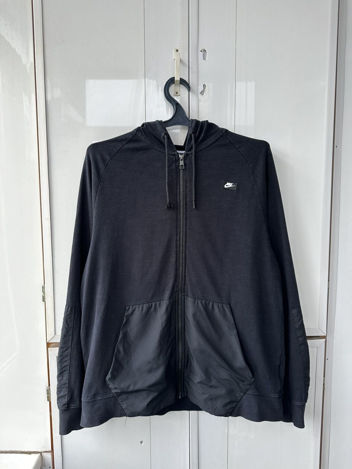 Nike Vintage Nike Hoodie Patch Logo Black Fit Size US L / EU 52-54 / 3 - 2 Thumbnail