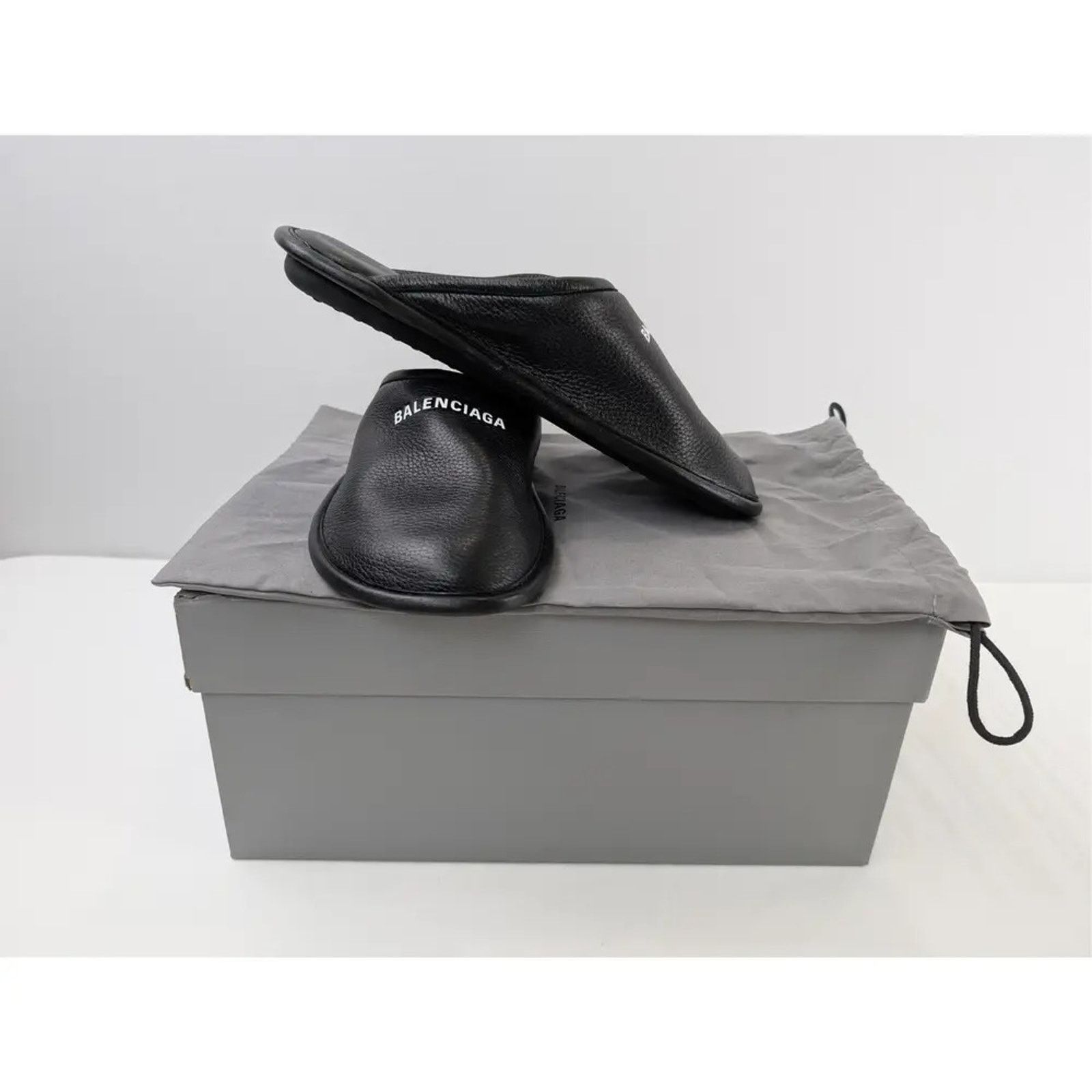 Balenciaga o1rshd1 Logo Grained Leather / Control Home Mule Flat Black Size US 11 / EU 44 - 14 Thumbnail