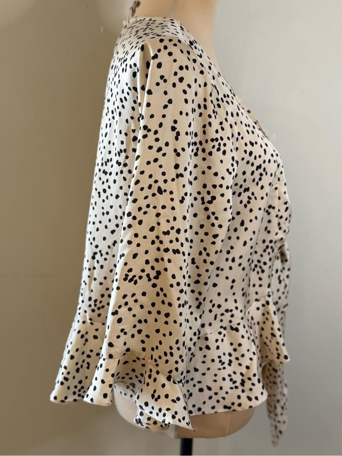 Eastland Easel cream & black polka dot top V neck rufuffles SZ LG Size L / US 10 / IT 46 - 2 Thumbnail