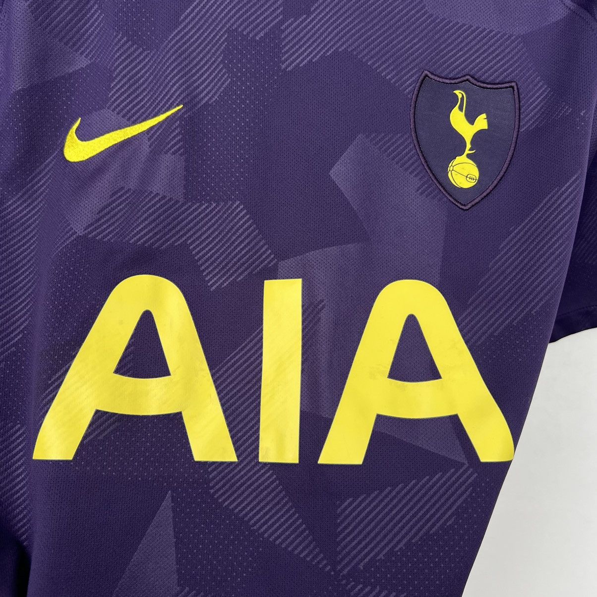 Nike TOTTENHAM 2017/2018 THIRD FOOTBALL SHIRT NIKE SOCCER JERSEY Size US M / EU 48-50 / 2 - 5 Thumbnail