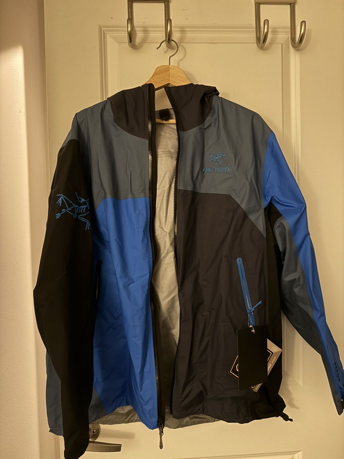 Arc'teryx × Beams Plus BNWT Arc’teryx x Beams Plus Beta Jacket Boro Blue Size US M / EU 48-50 / 2 - 8 Thumbnail