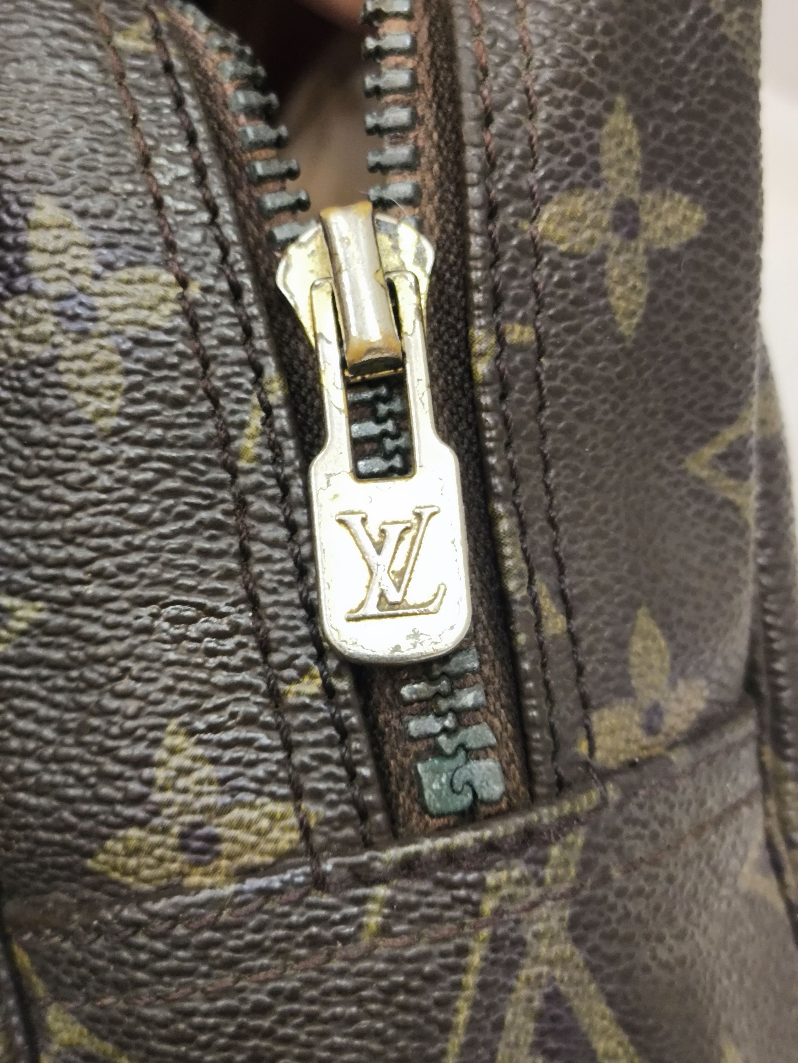 Louis Vuitton Louis Vuitton Monogram Canvas Trousse Toilette 28 Clutch Bag Size ONE SIZE - 9 Thumbnail