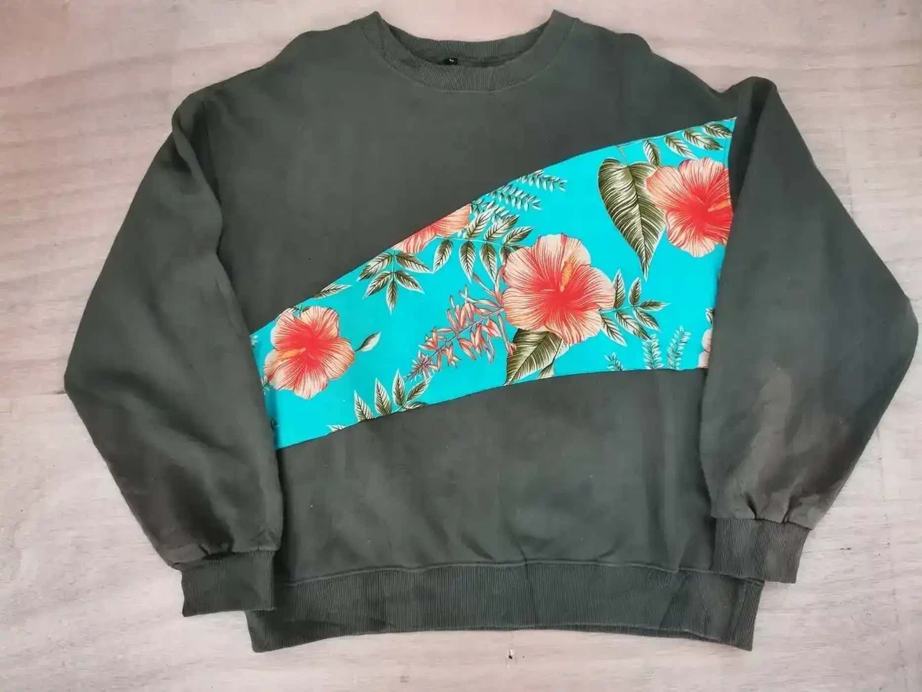 Vintage Vintage Flower Design Sweatshirt Size US L / EU 52-54 / 3 - 1 Thumbnail
