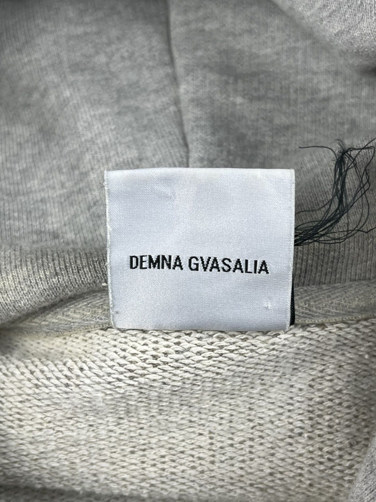 Vetements AW18 Vetements Misplaced Logo Cropped Hoodie Grey Size US S / EU 44-46 / 1 - 10 Thumbnail