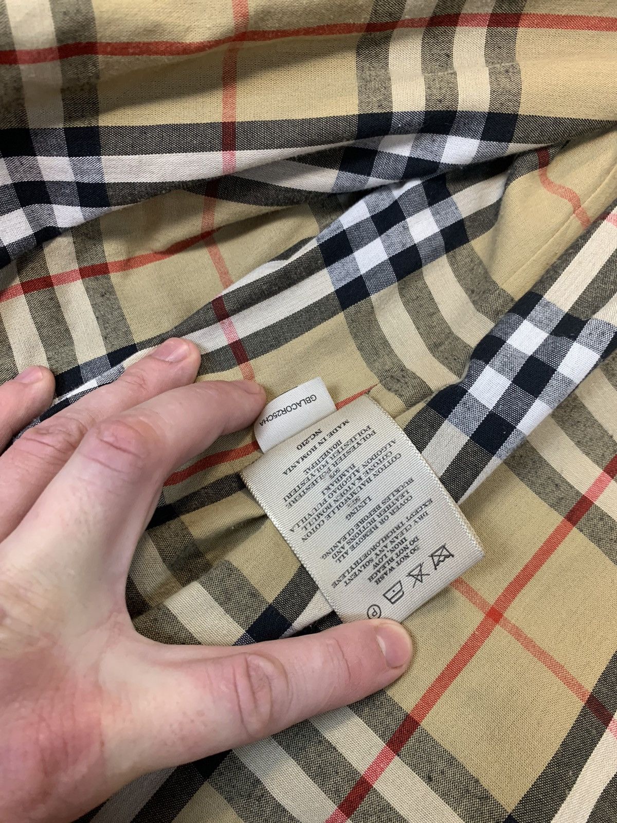 Burberry Burberry London Vintage Trench Coat Plaid Lining Size 50 Size US M / EU 48-50 / 2 - 9 Thumbnail