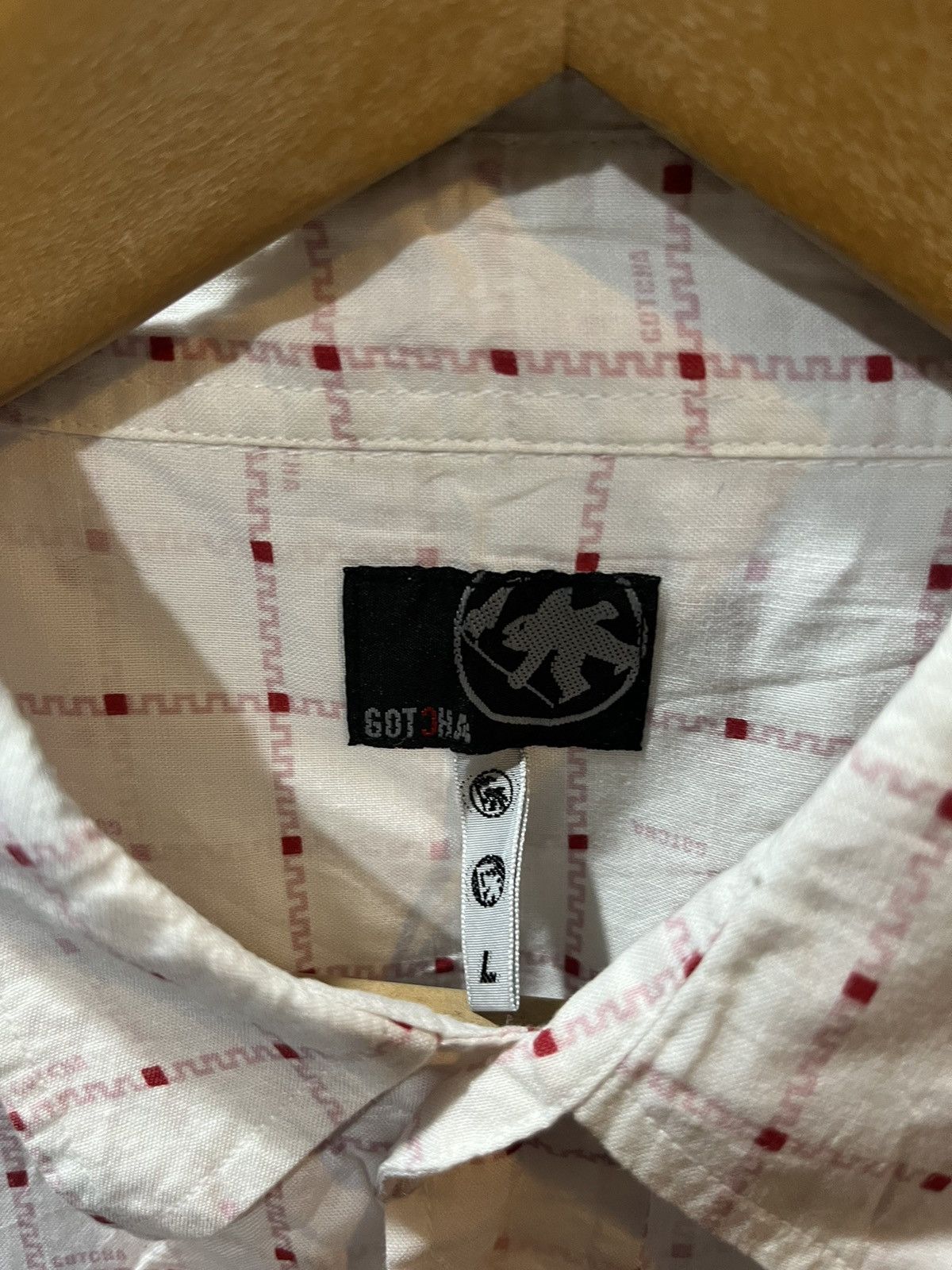Gotcha × Vintage Gotcha Surfboard Shirt Logo 00s Size US L / EU 52-54 / 3 - 5 Thumbnail