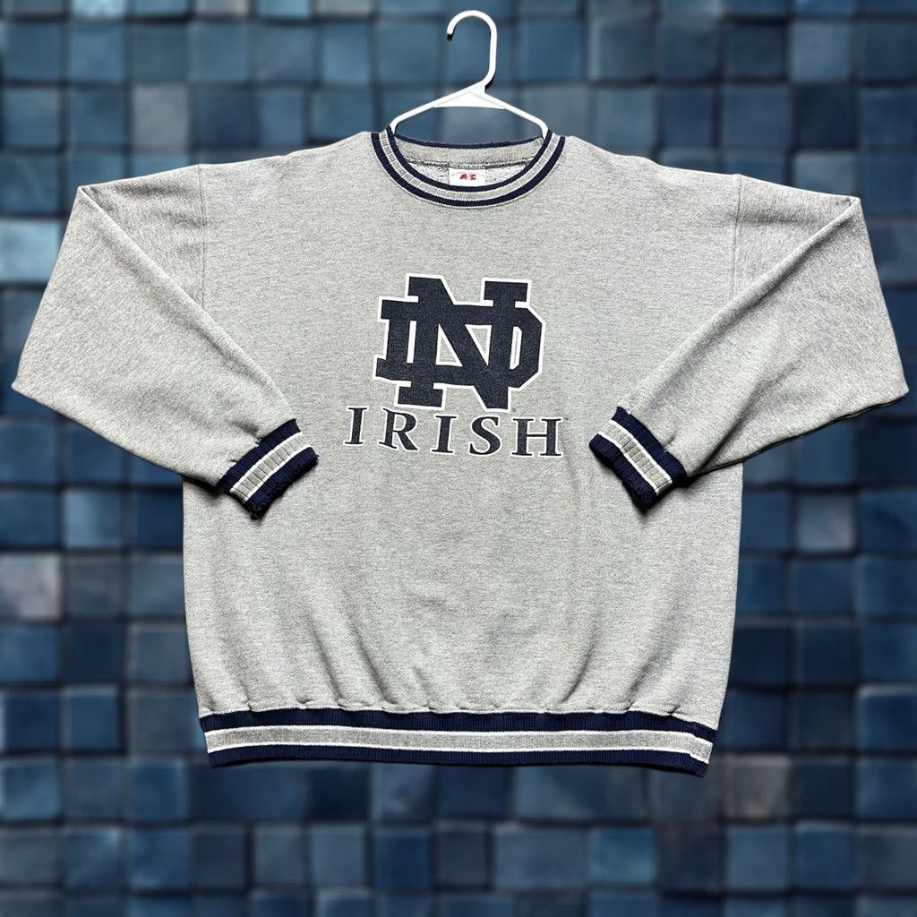 Vintage Vintage Notre Dame Sweatshirt Large Gray Crew Neck Fighting Irish Football Mens Size US L / EU 52-54 / 3 - 1 Thumbnail