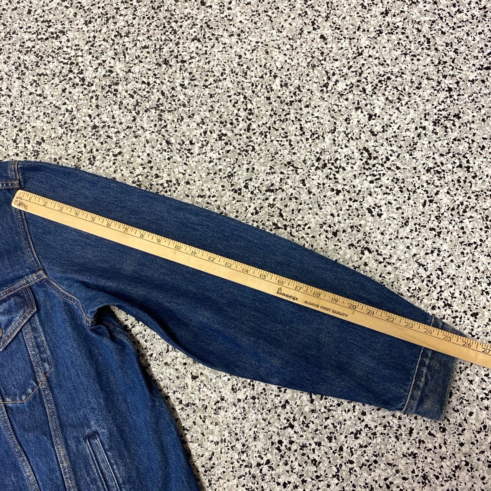 Levi's Levi's Trucker Denim Jacket Stock Medium Blue Men M Jeans Jacket Collared Lined Size US M / EU 48-50 / 2 - 4 Thumbnail