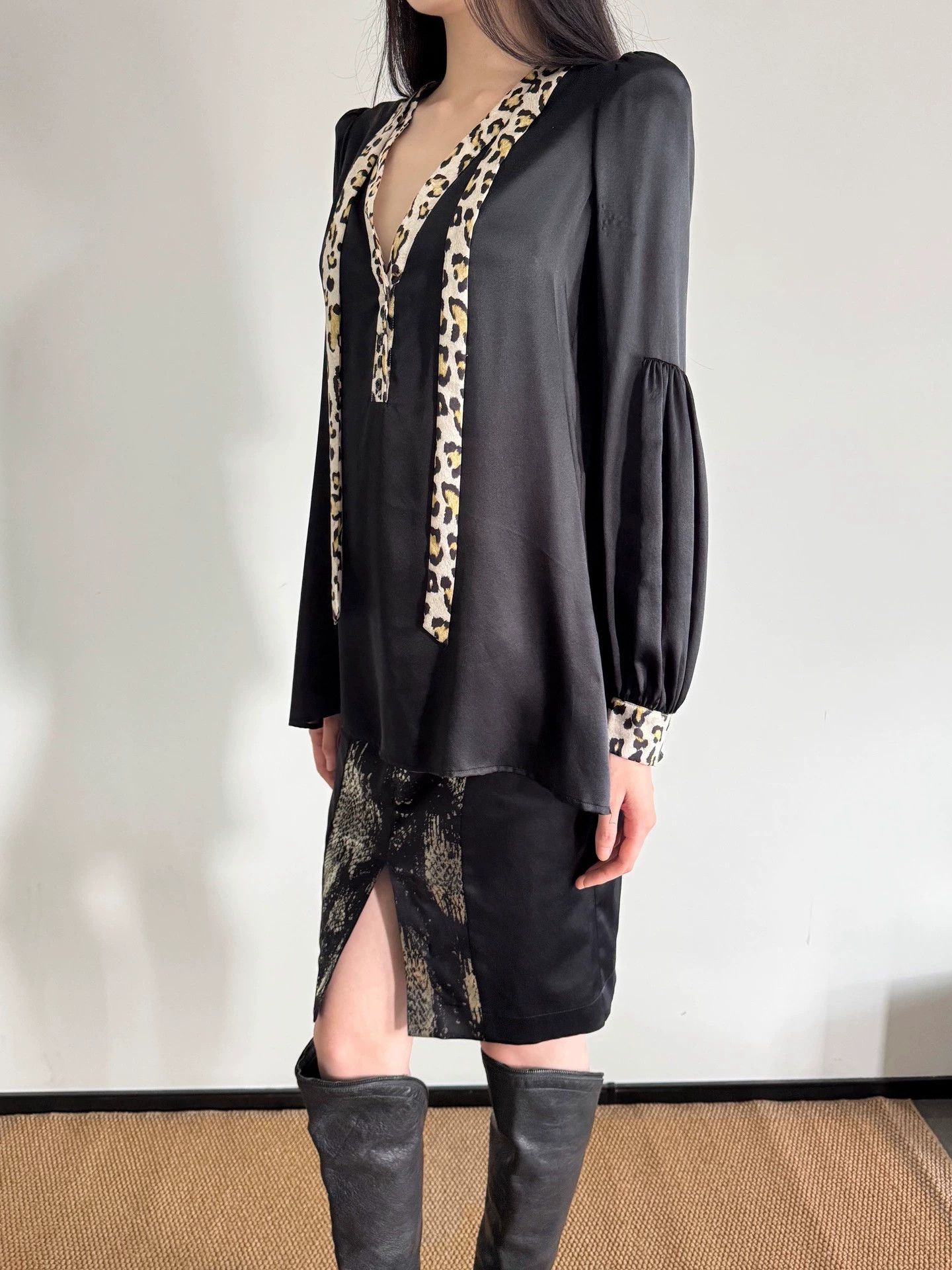 Just Cavalli Just Cavalli Leopard Silk Padded Puff Sleeve Top XS Size XS / US 0-2 / IT 36-38 - 6 Thumbnail