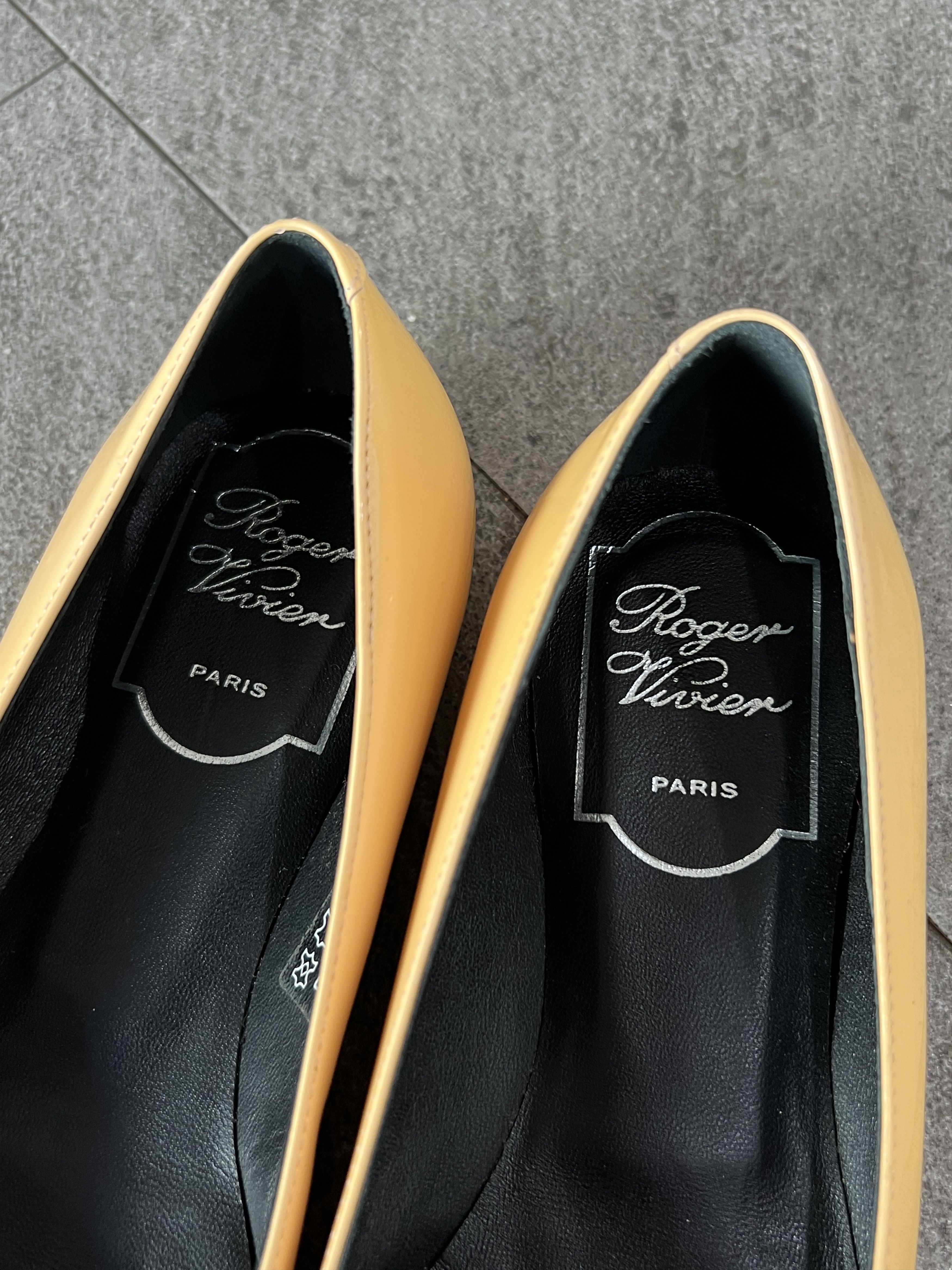 Roger Vivier Roger Vivier Gommette Patent Flats Yellow Size US 4.5 / IT 34.5 - 3 Thumbnail