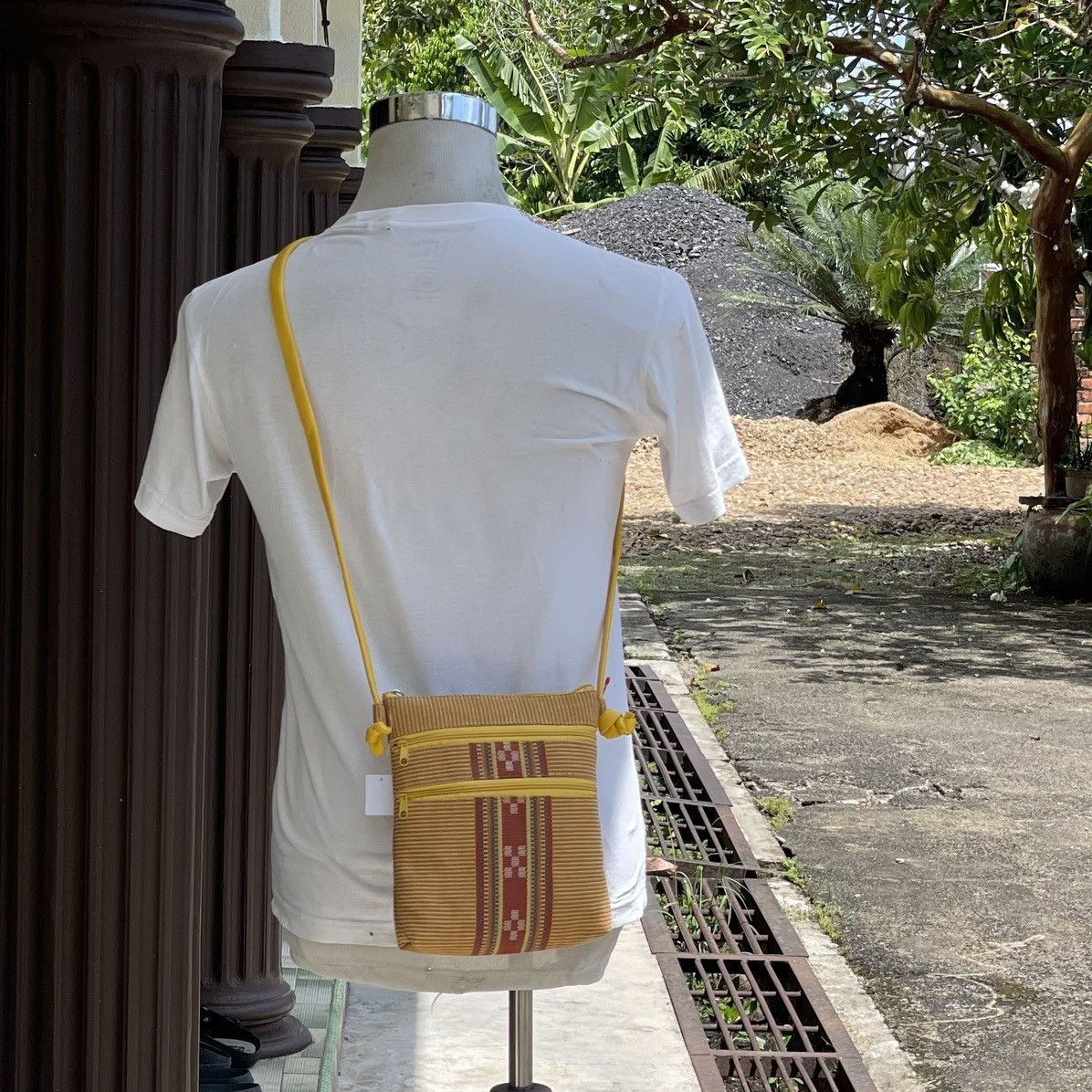 Native × Tribal Streetwear 🔥 RARE UNBRAND WOVEN NATIVE CROSSBODY Size ONE SIZE - 1 Thumbnail