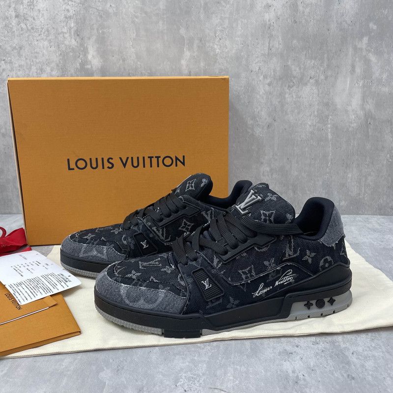 Louis Vuitton Louis Vuitton Black Low-Top Trainer Sneakers 0079 Size US 10.5 / EU 43-44 - 1 Thumbnail