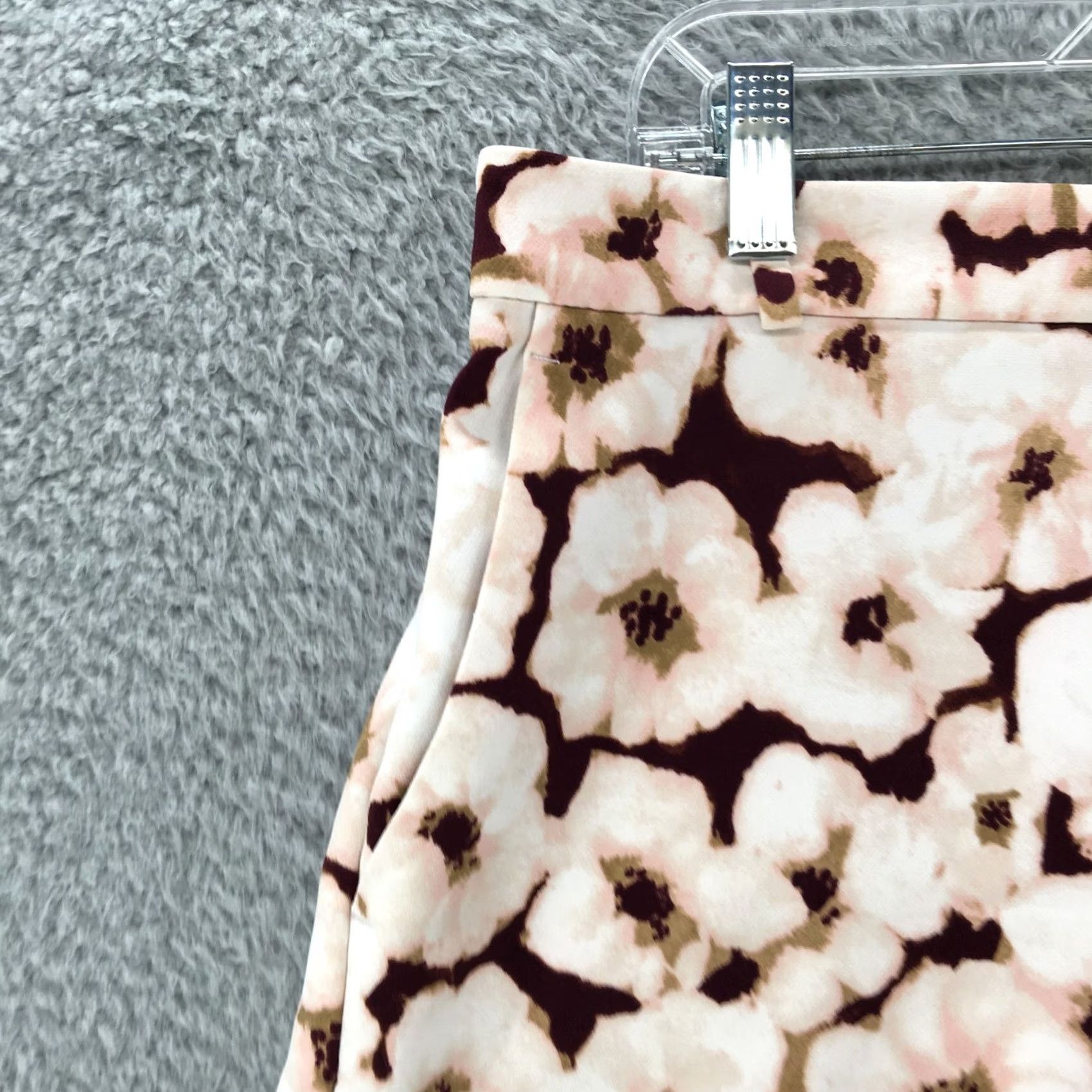 Banana Republic Banana Republic Chino Shorts Womens 2 Pink Floral Print Side Pocket Casual Zip Shorts Size 26" / US 2 / IT 38 - 2 Thumbnail