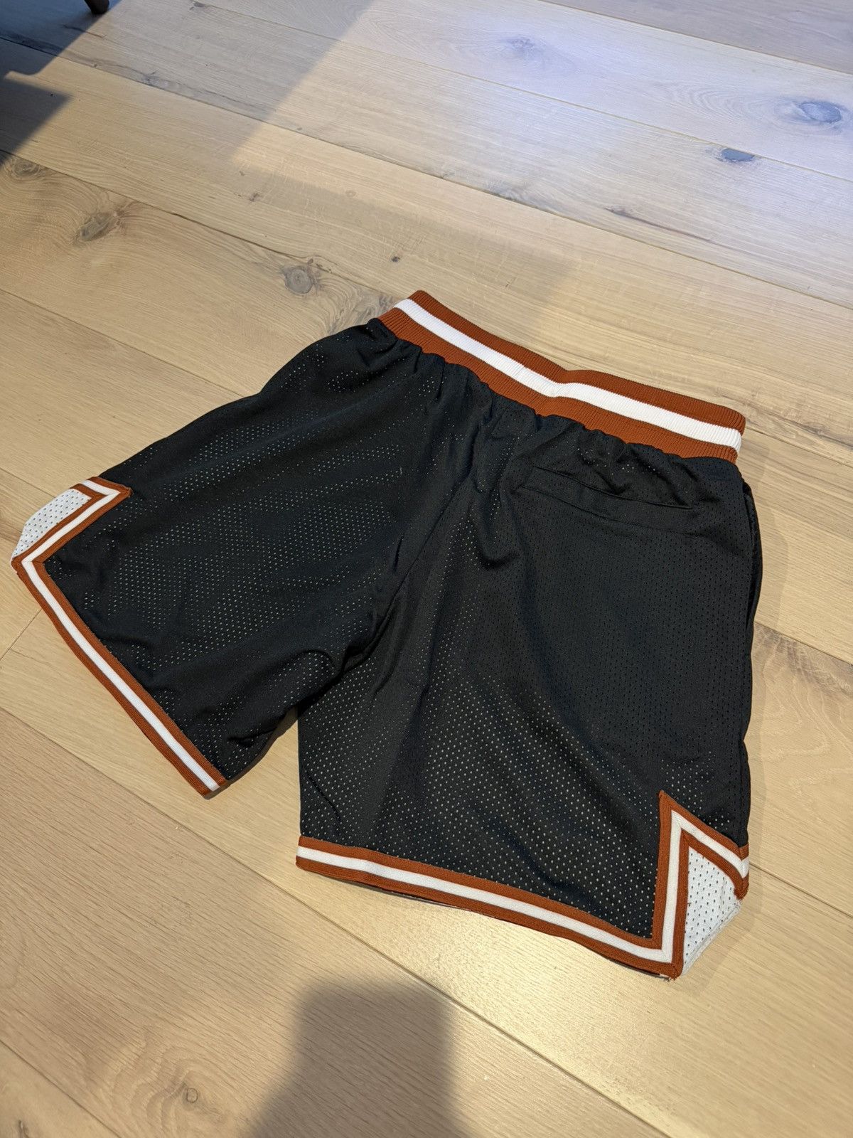 Market MARKET BULLDOGS MESH SHORTS Size US 32 / EU 48 - 5 Thumbnail