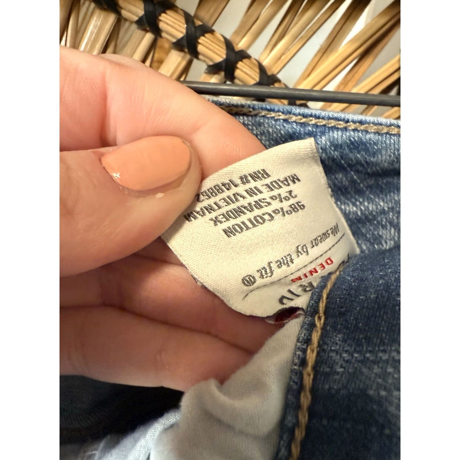 Torrid Torrid Girlfriend Crop Jeans 16 Light Wash EUC Womens Jeans Crop Blue 90s? Size 38" / US 16 / IT 52 - 6 Thumbnail