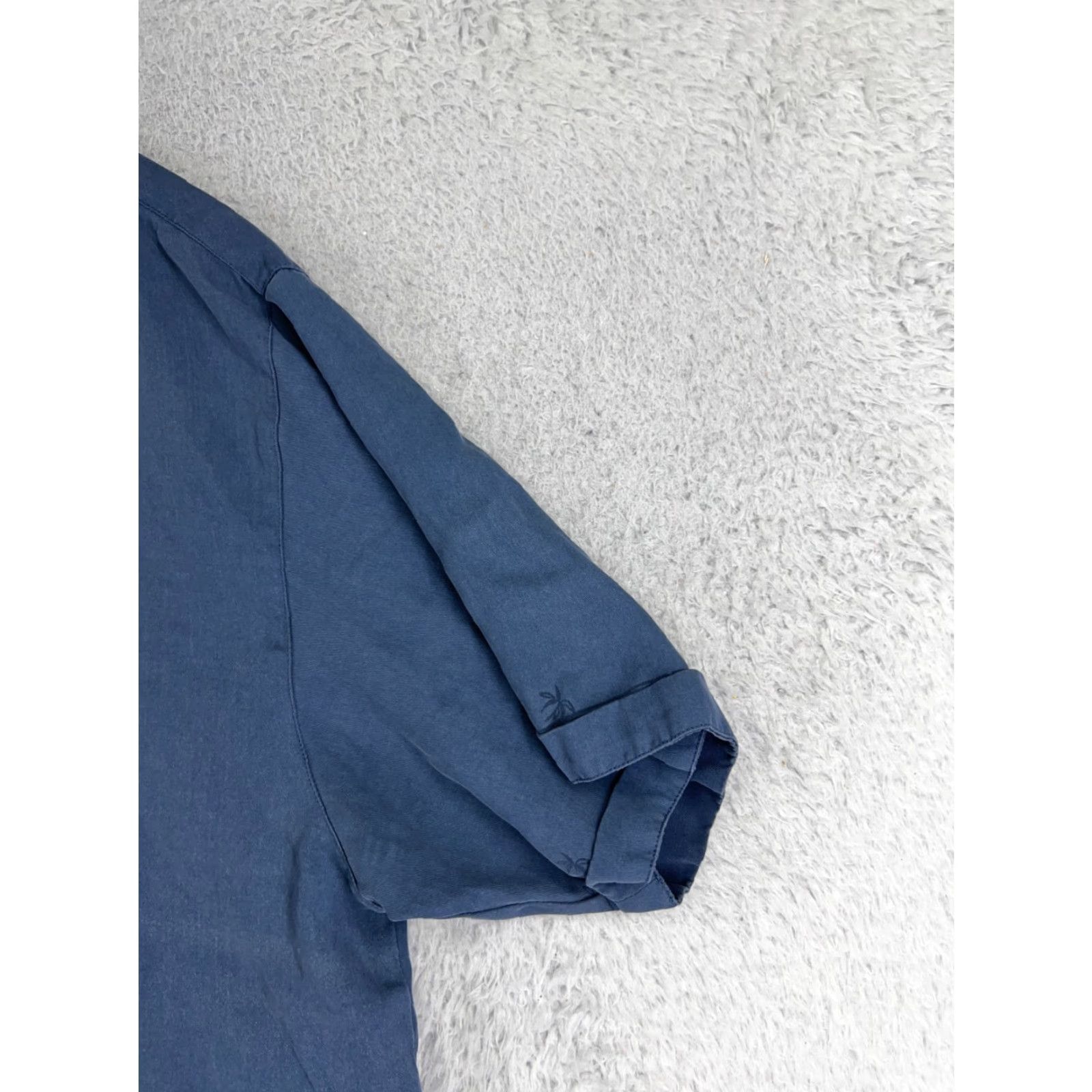 Tommy Bahama Tommy Bahama Shirt Men Large Blue Pineapple Button Up Hawaiian Silk Vacation Size US L / EU 52-54 / 3 - 2 Thumbnail