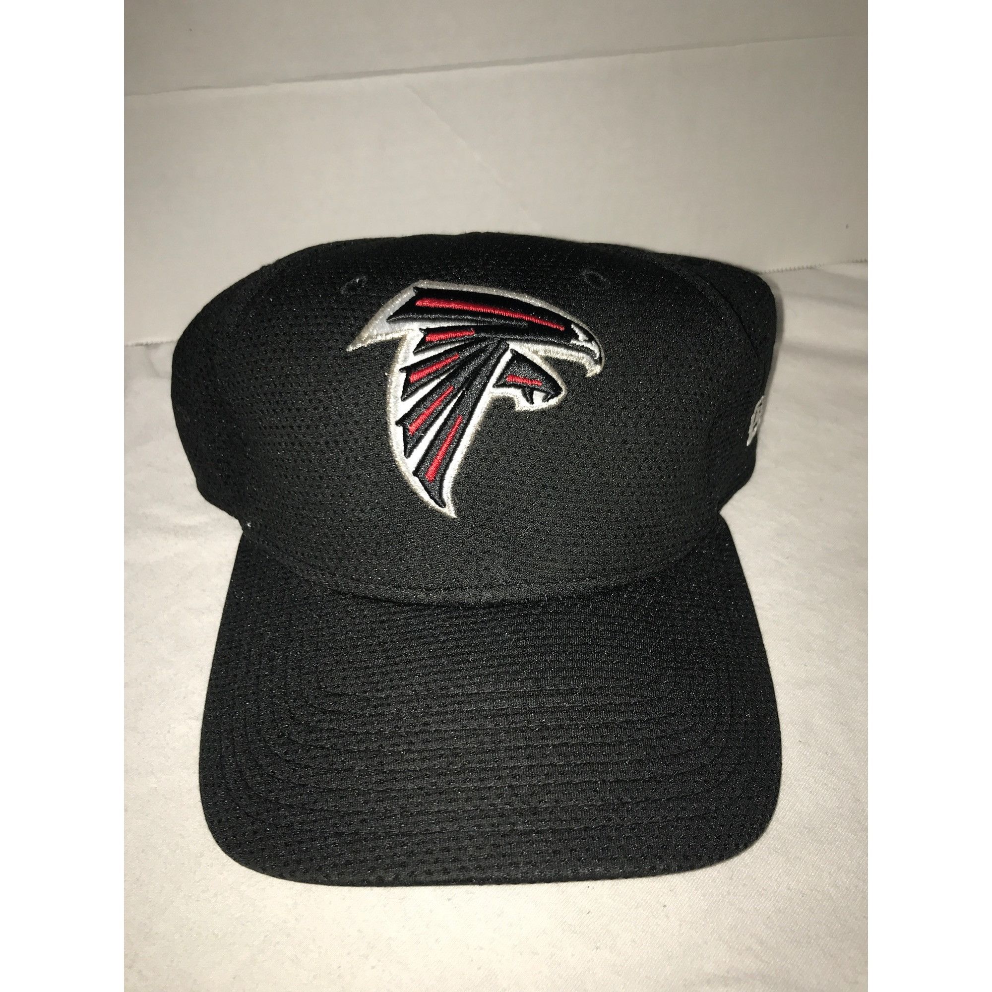 New Era Atlanta Falcons Black/Red 39THIRTY New Era Fitted Mesh Cap Size ONE SIZE - 1 Thumbnail